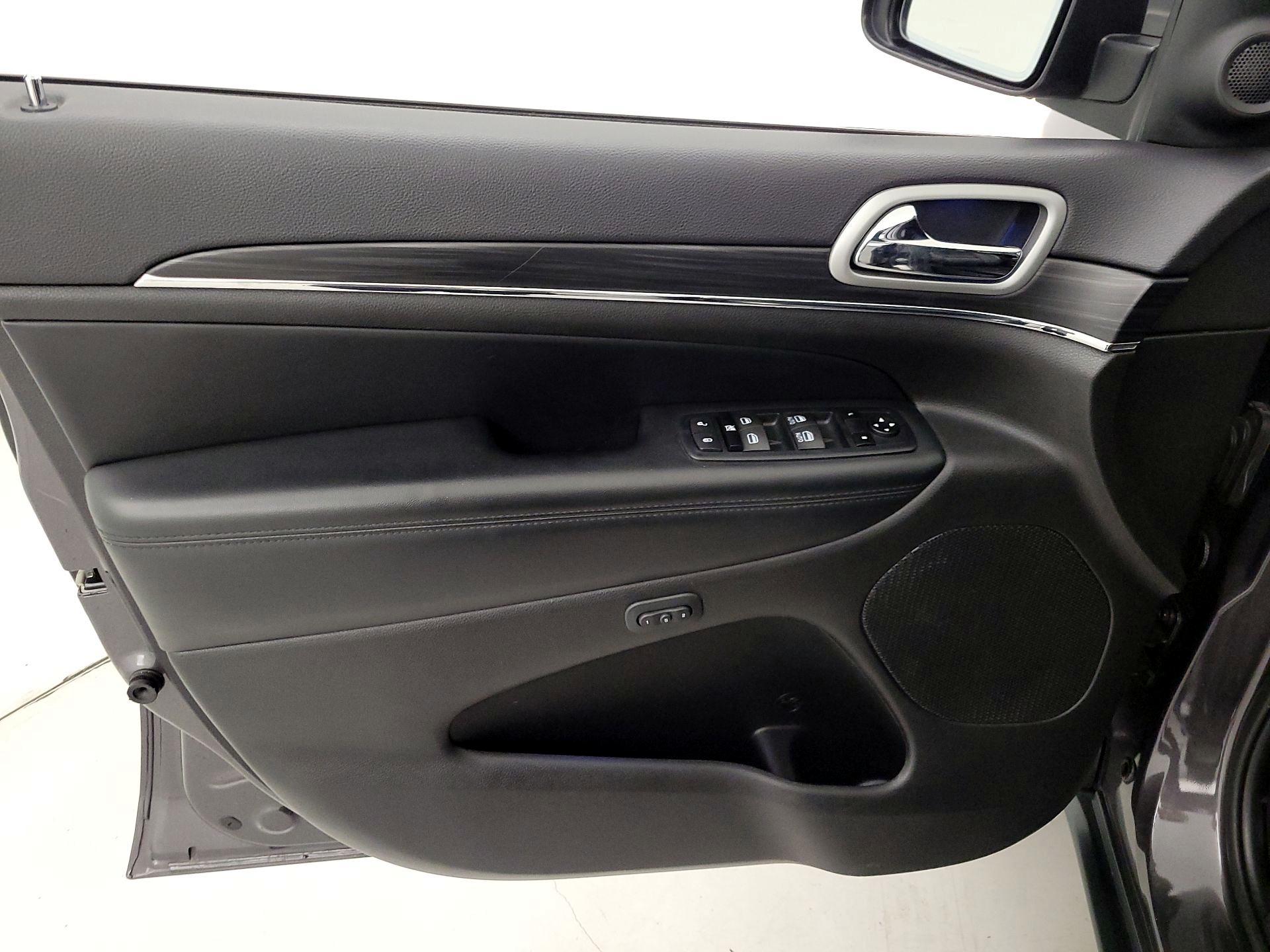 Thumbnail: 2021 Jeep Grand Cherokee - 12