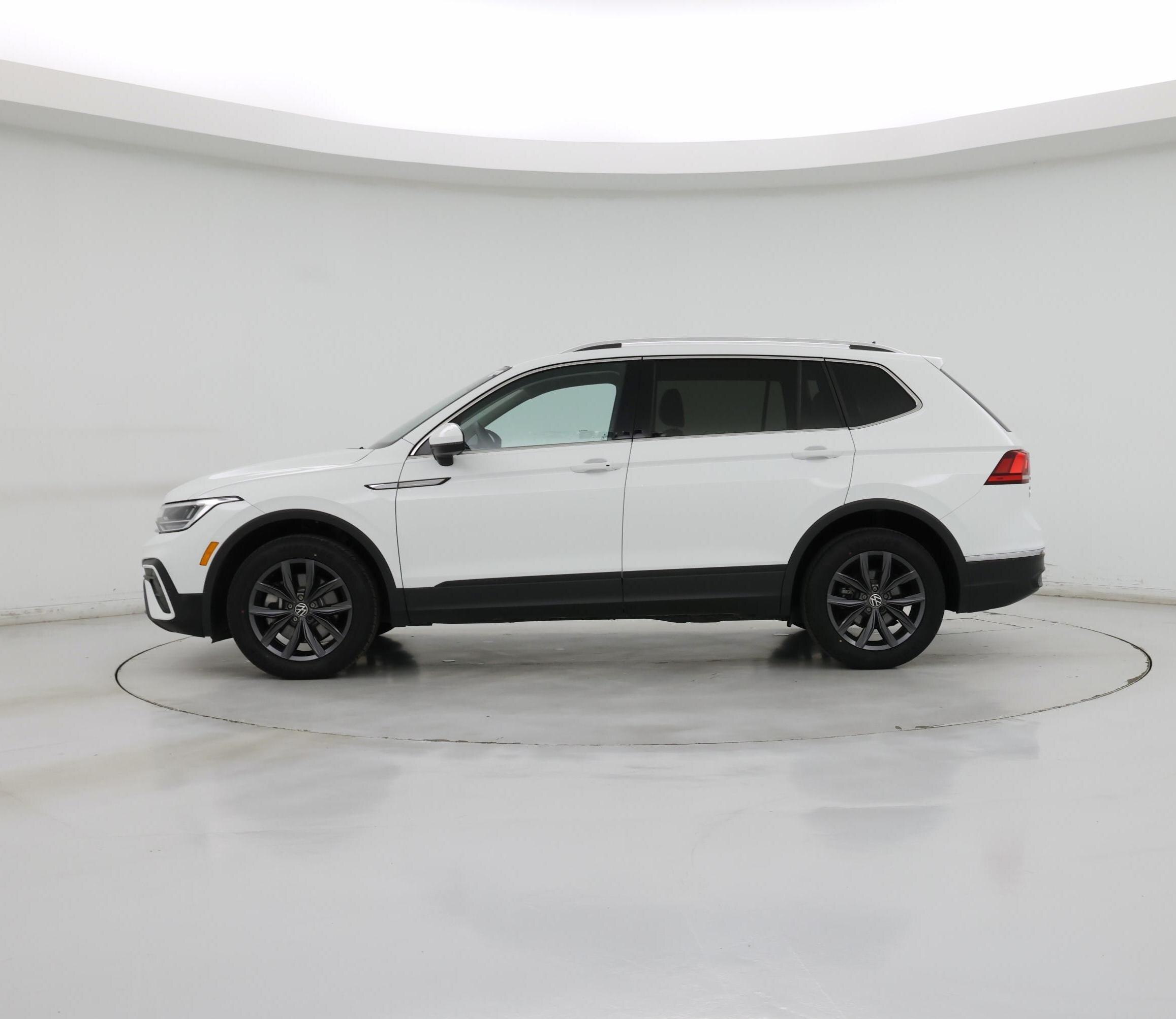 Thumbnail: 2024 Volkswagen Tiguan - 3