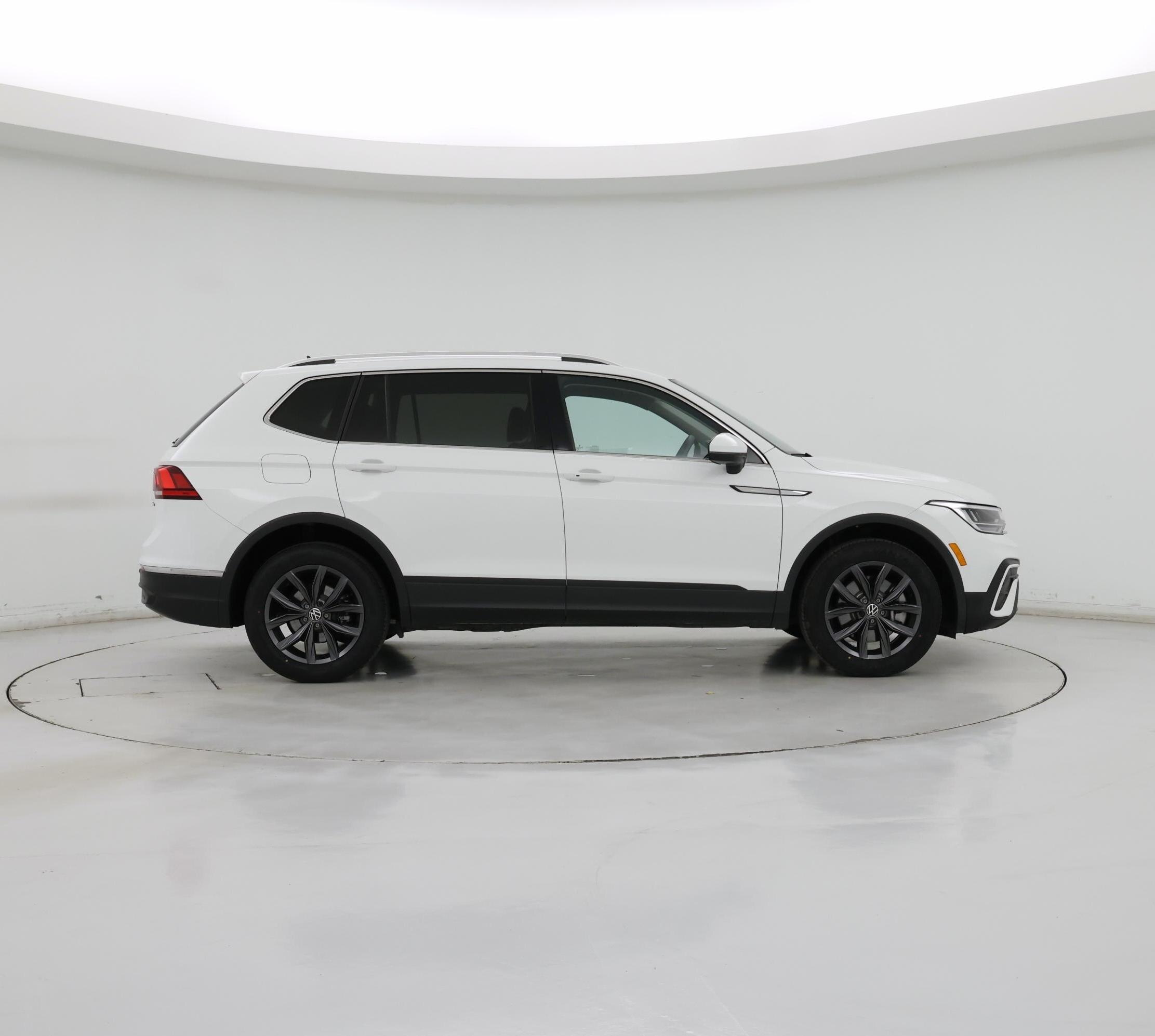 Thumbnail: 2024 Volkswagen Tiguan - 7