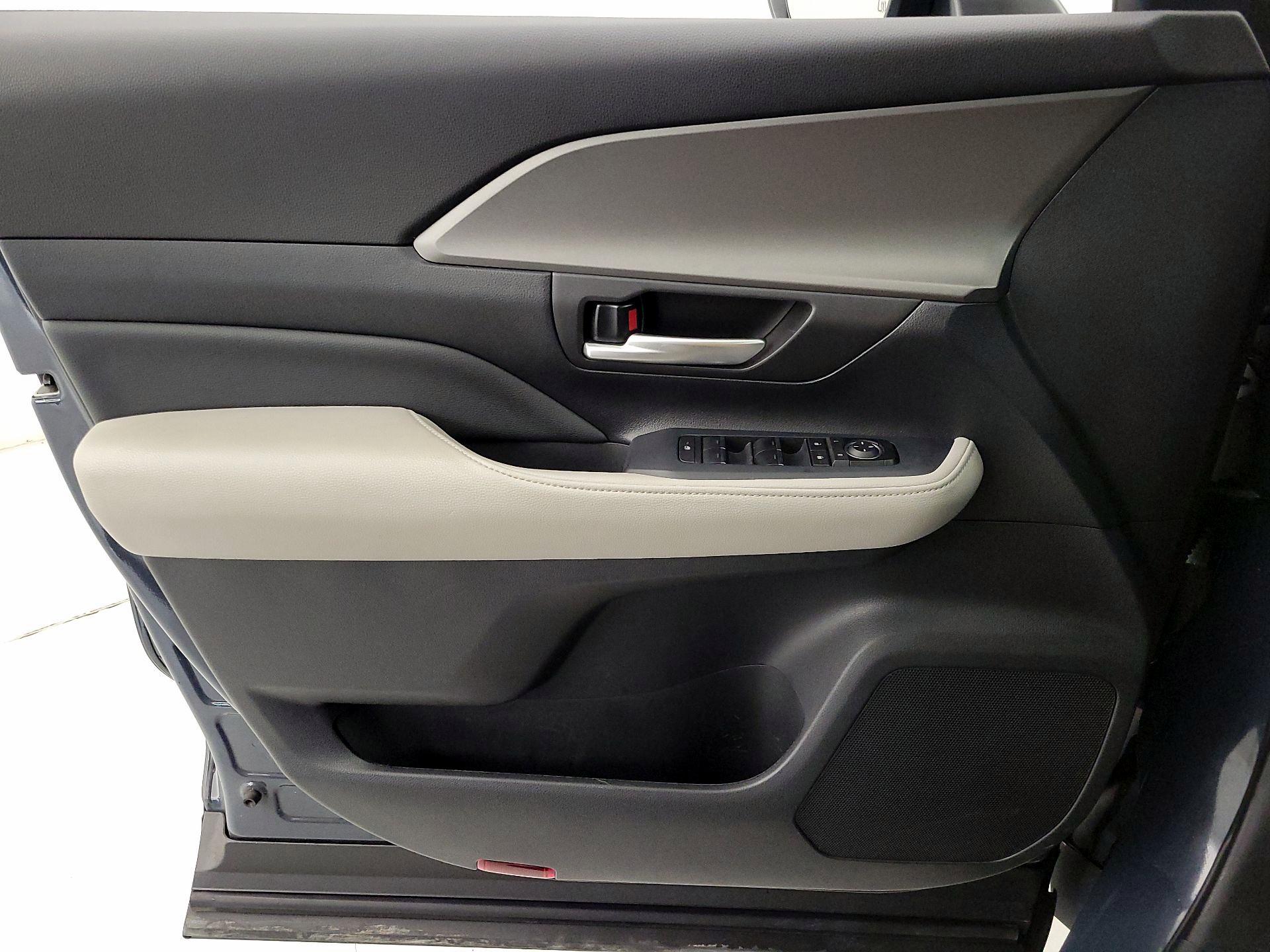 Thumbnail: 2025 Toyota Grand Highlander - 12