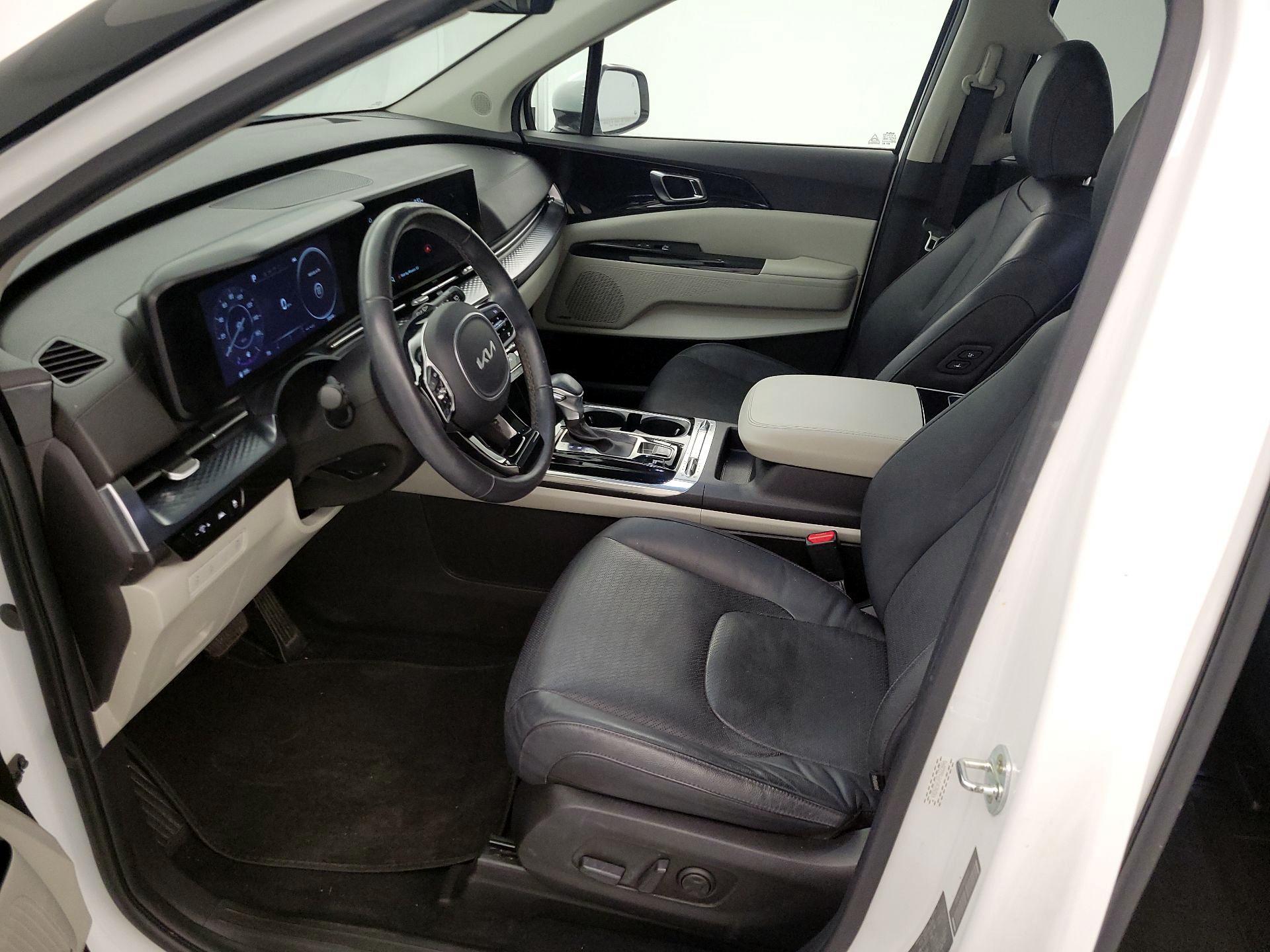 Thumbnail: 2023 Kia Carnival - 11