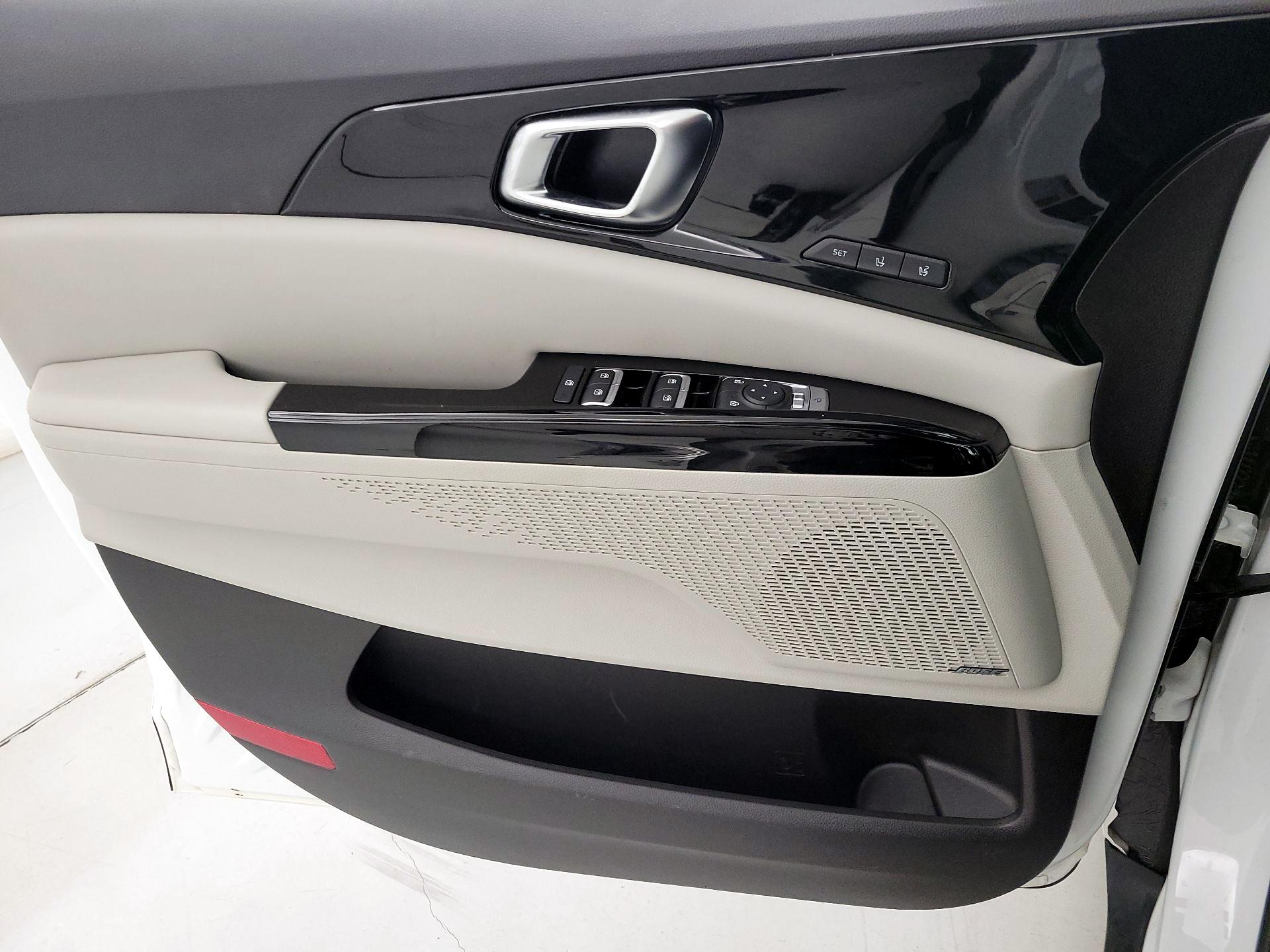 Thumbnail: 2023 Kia Carnival - 12