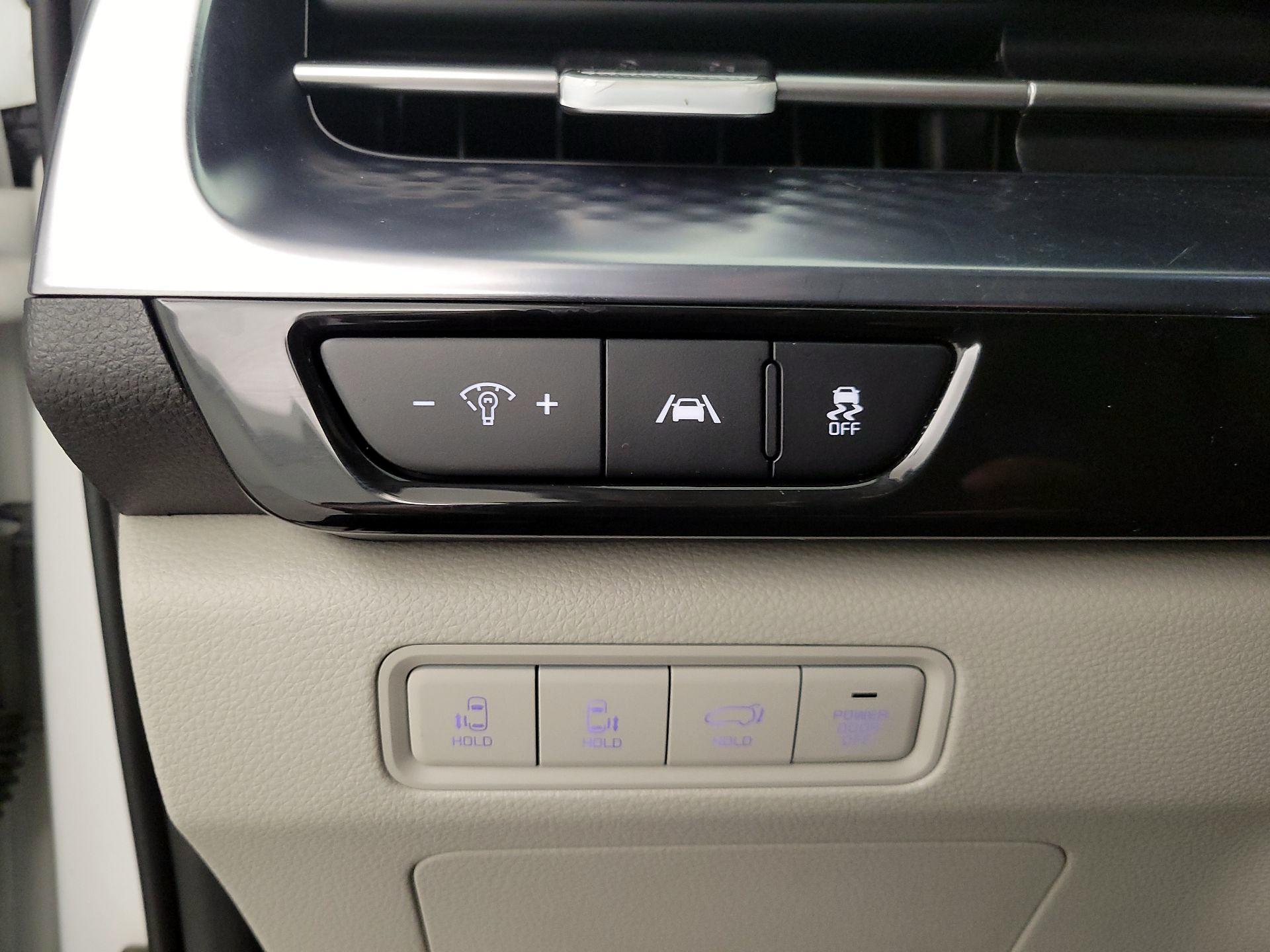 Thumbnail: 2023 Kia Carnival - 13