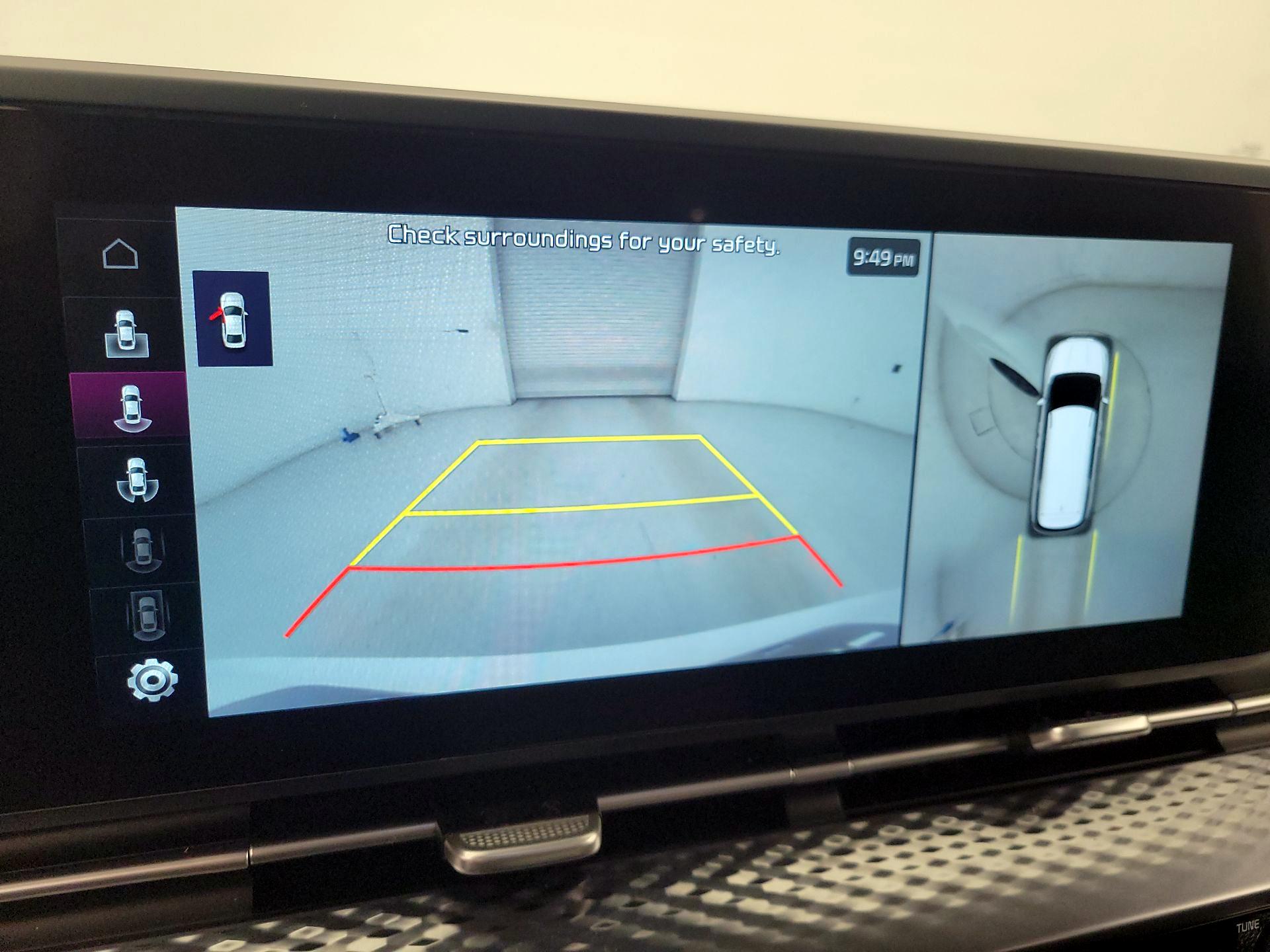 Thumbnail: 2023 Kia Carnival - 15