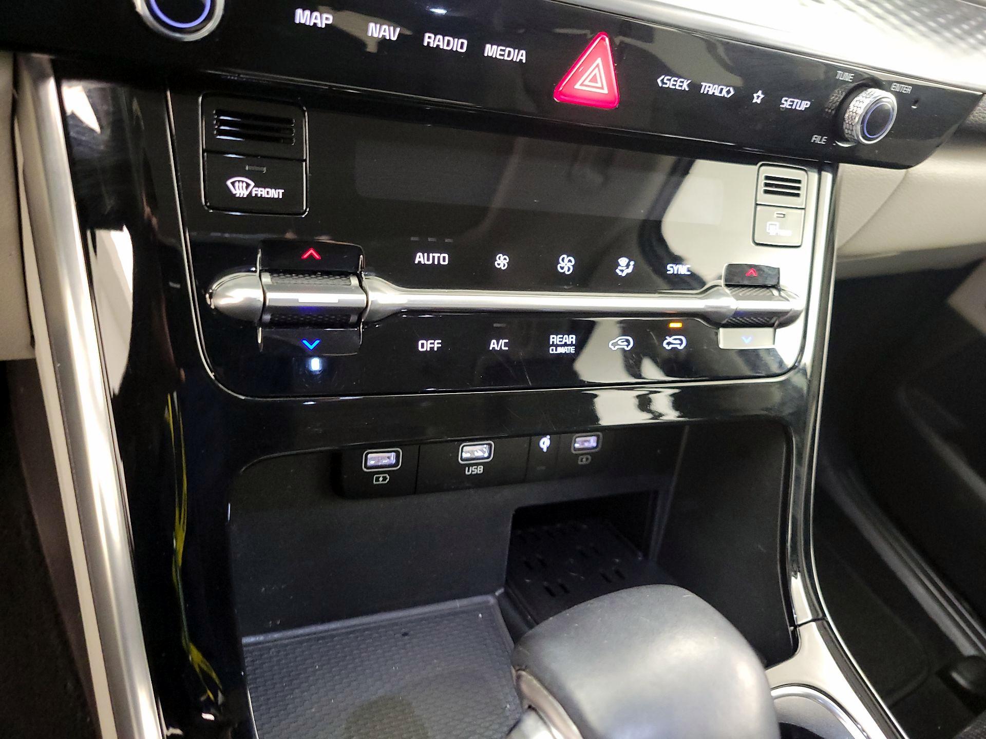 Thumbnail: 2023 Kia Carnival - 17