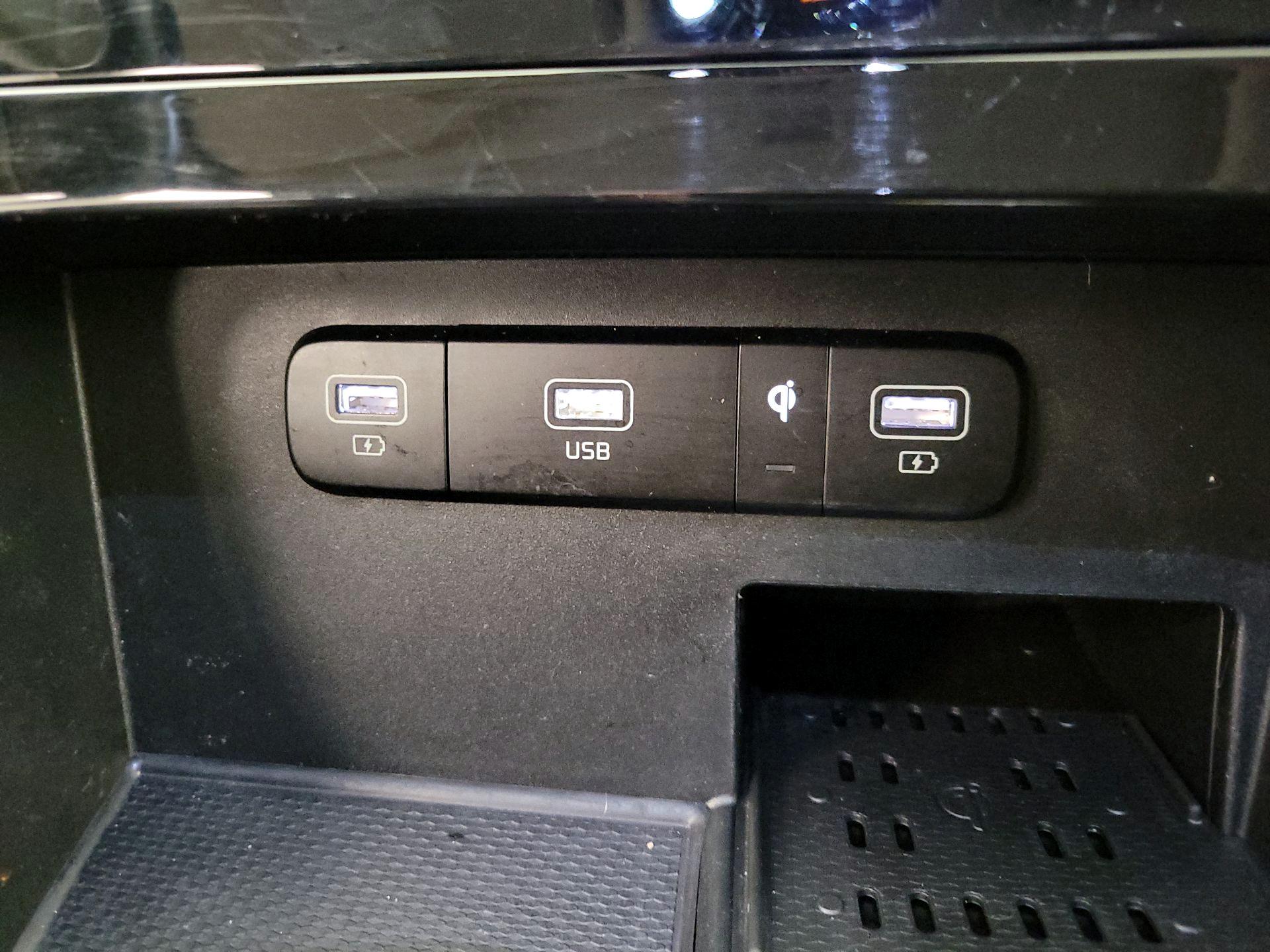 Thumbnail: 2023 Kia Carnival - 19