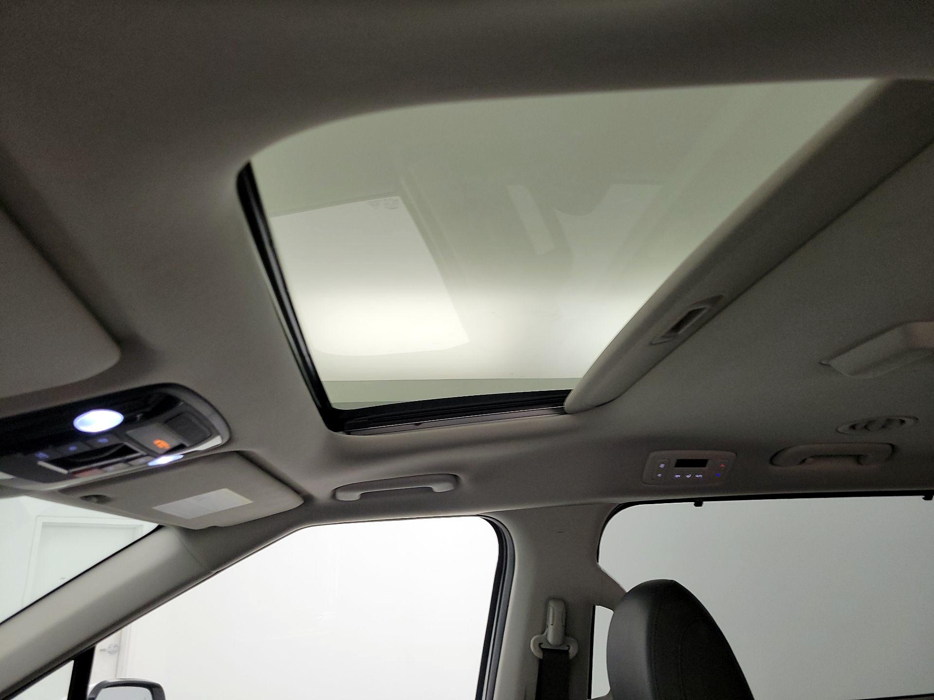 Thumbnail: 2023 Kia Carnival - 20