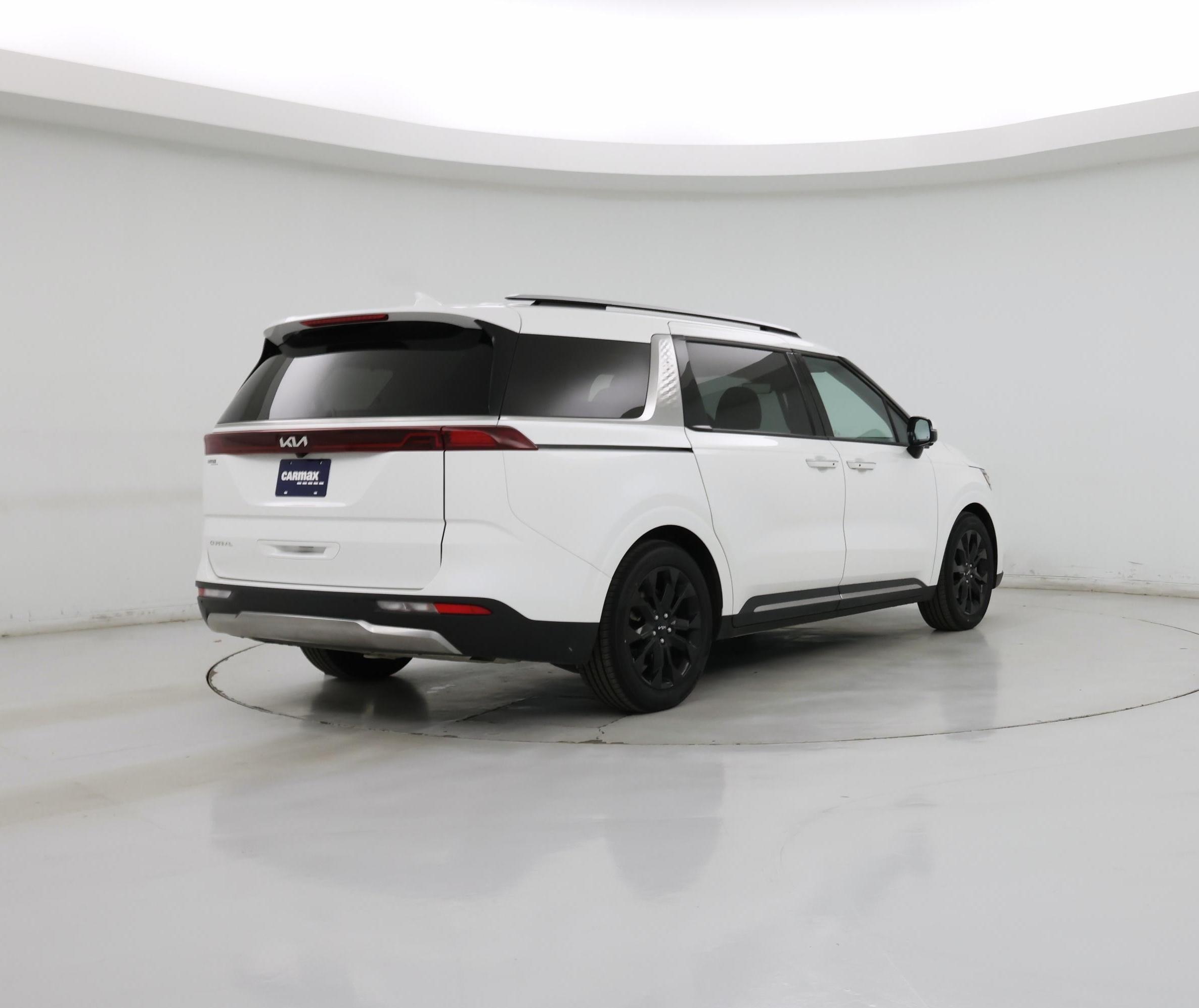 Thumbnail: 2023 Kia Carnival - 8