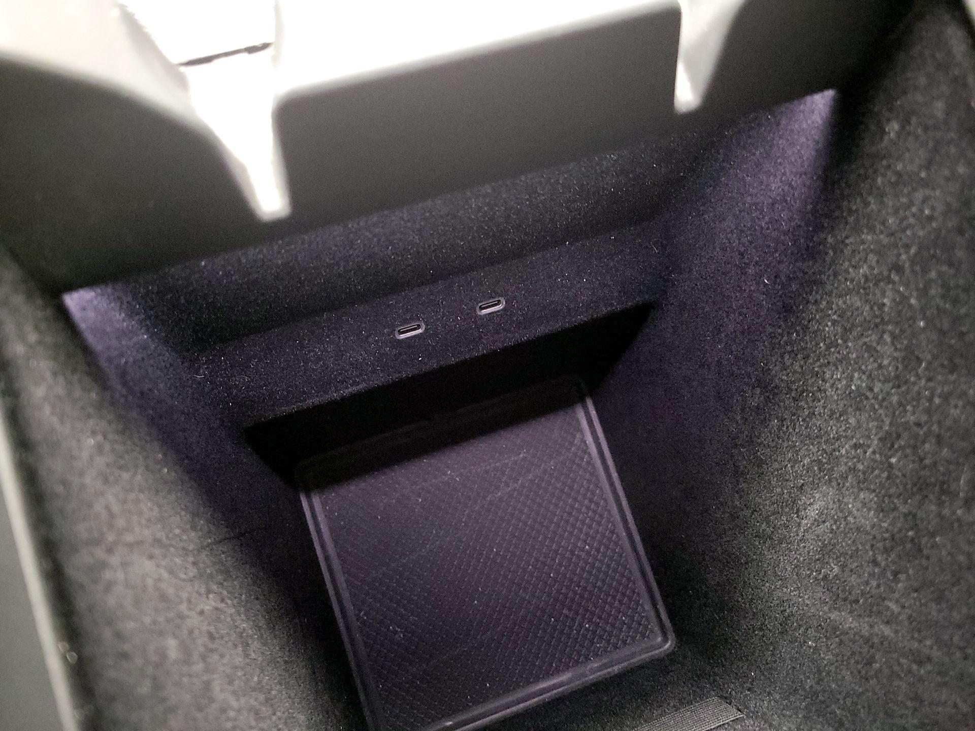 Thumbnail: 2023 Rivian R1T - 18