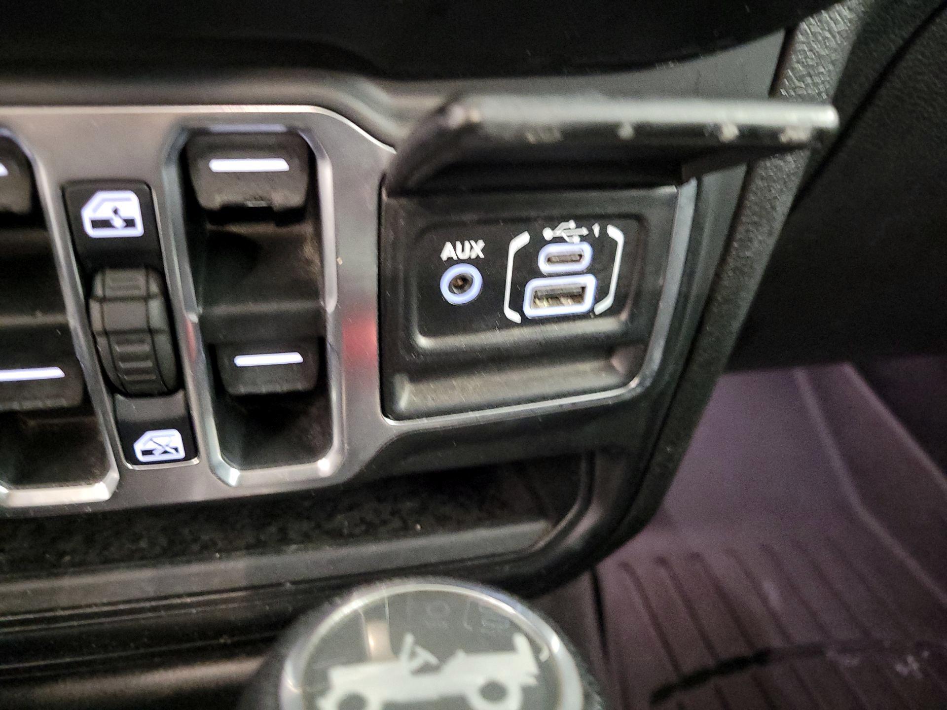 Thumbnail: 2020 Jeep Wrangler - 18