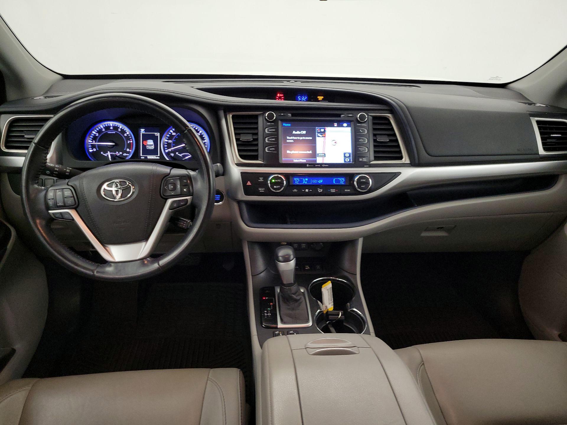 Thumbnail: 2017 Toyota Highlander - 9