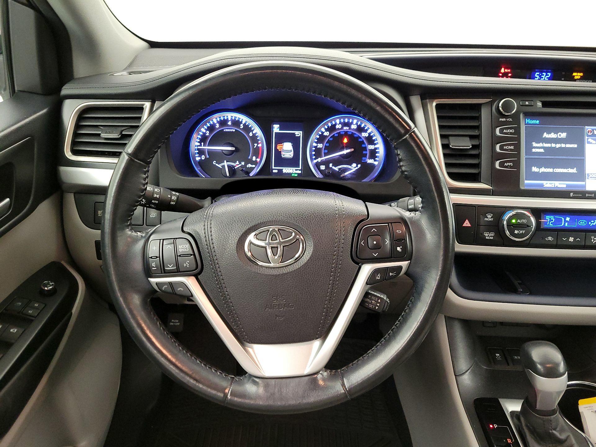 Thumbnail: 2017 Toyota Highlander - 10