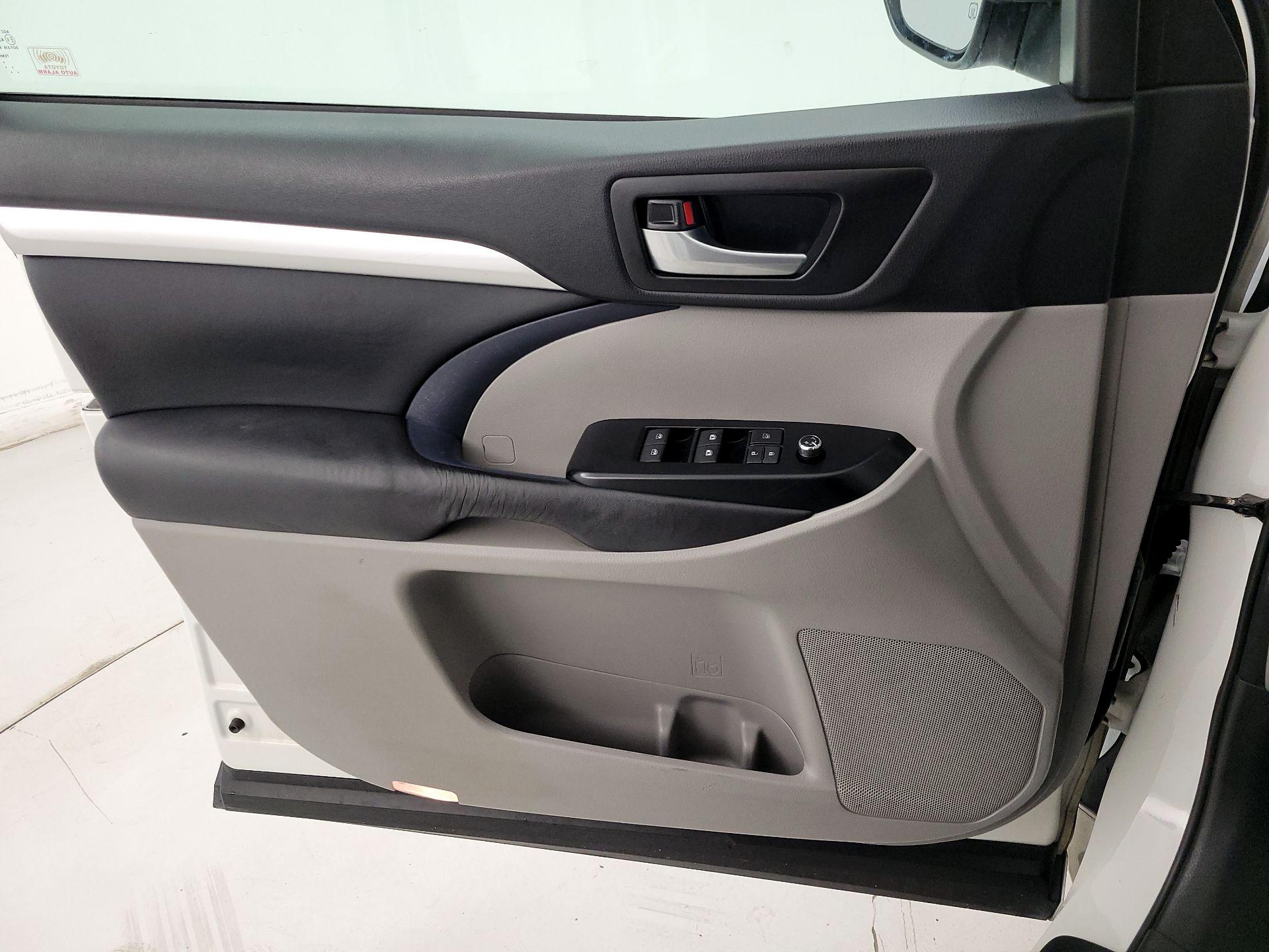 Thumbnail: 2017 Toyota Highlander - 12