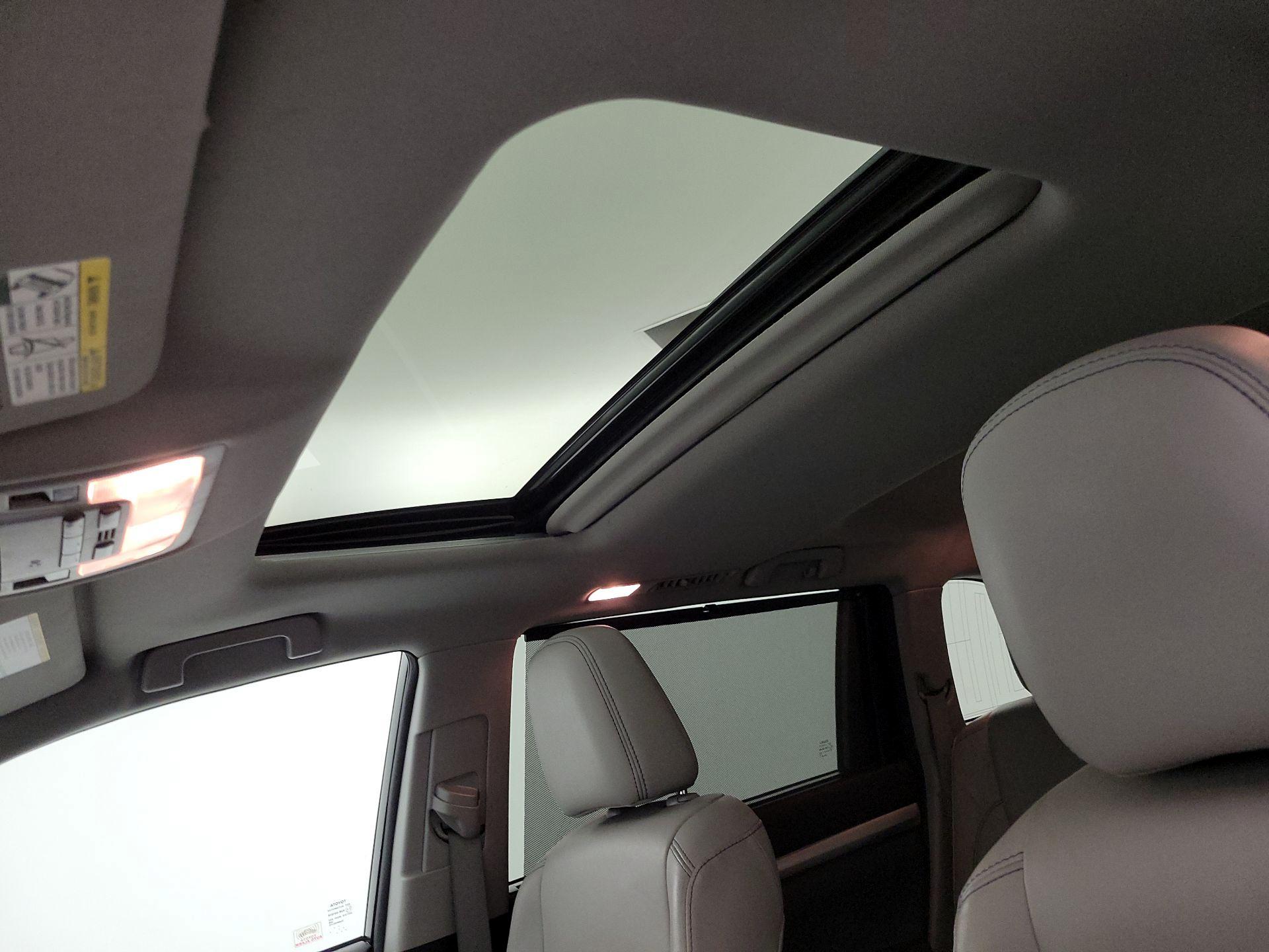 Thumbnail: 2017 Toyota Highlander - 20