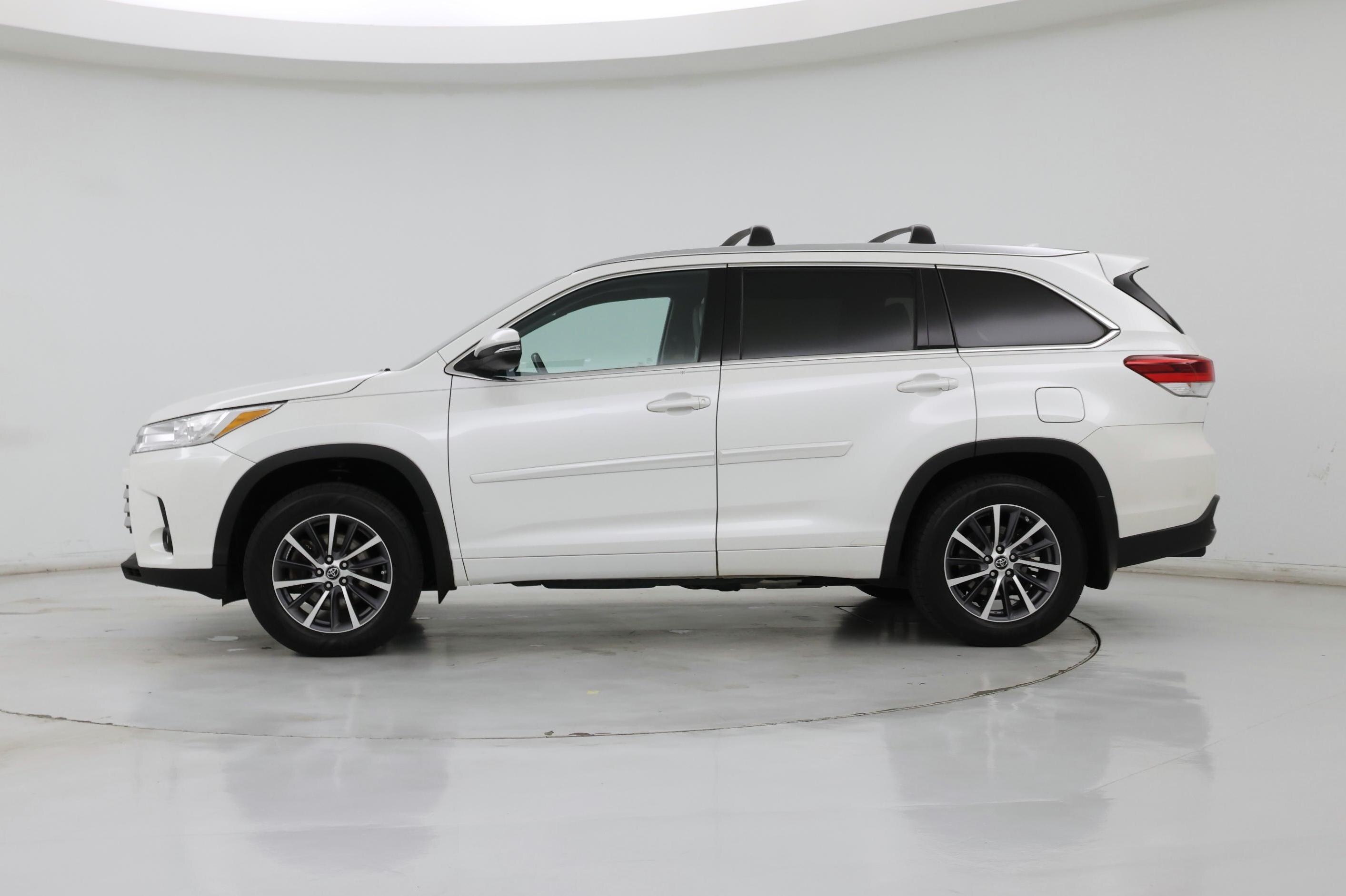 Thumbnail: 2017 Toyota Highlander - 3
