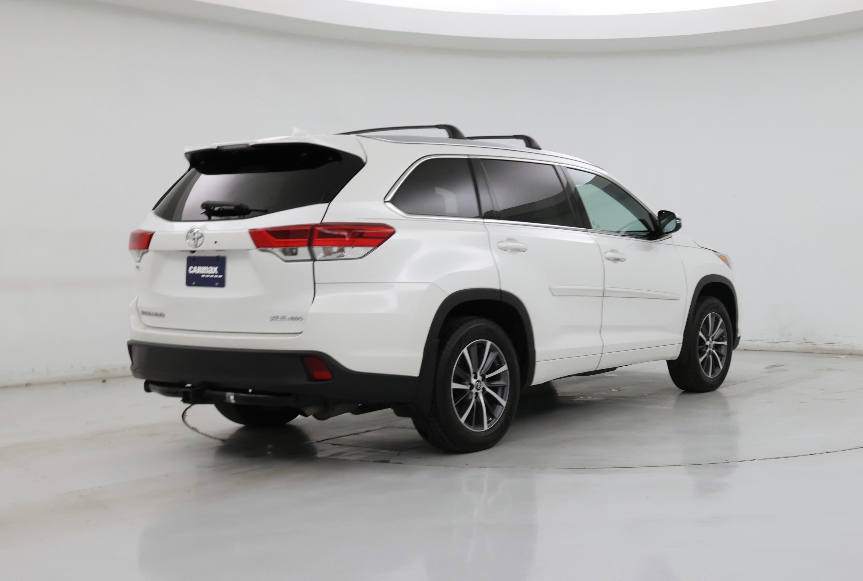 Thumbnail: 2017 Toyota Highlander - 8