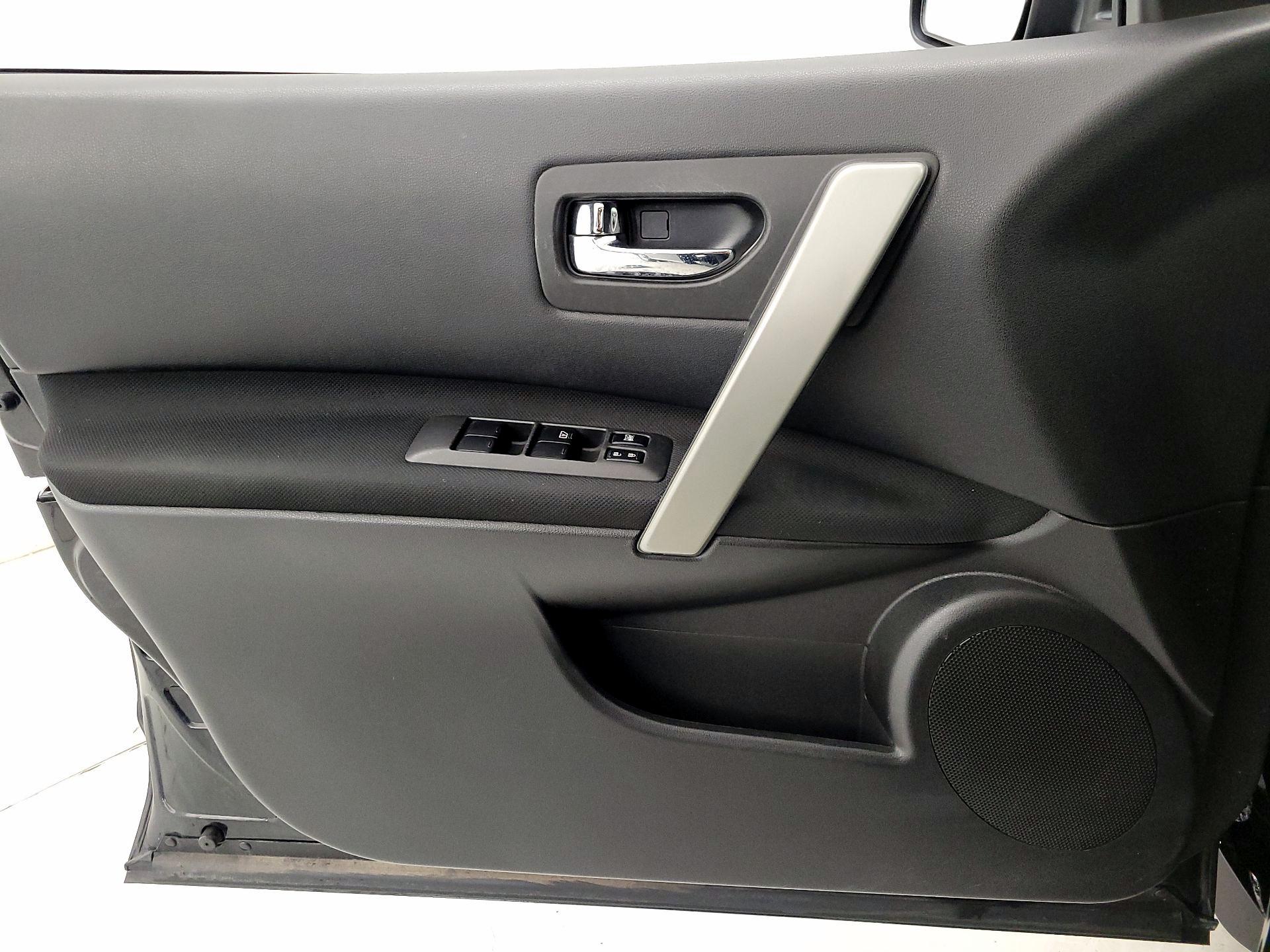 Thumbnail: 2015 Nissan Rogue - 12