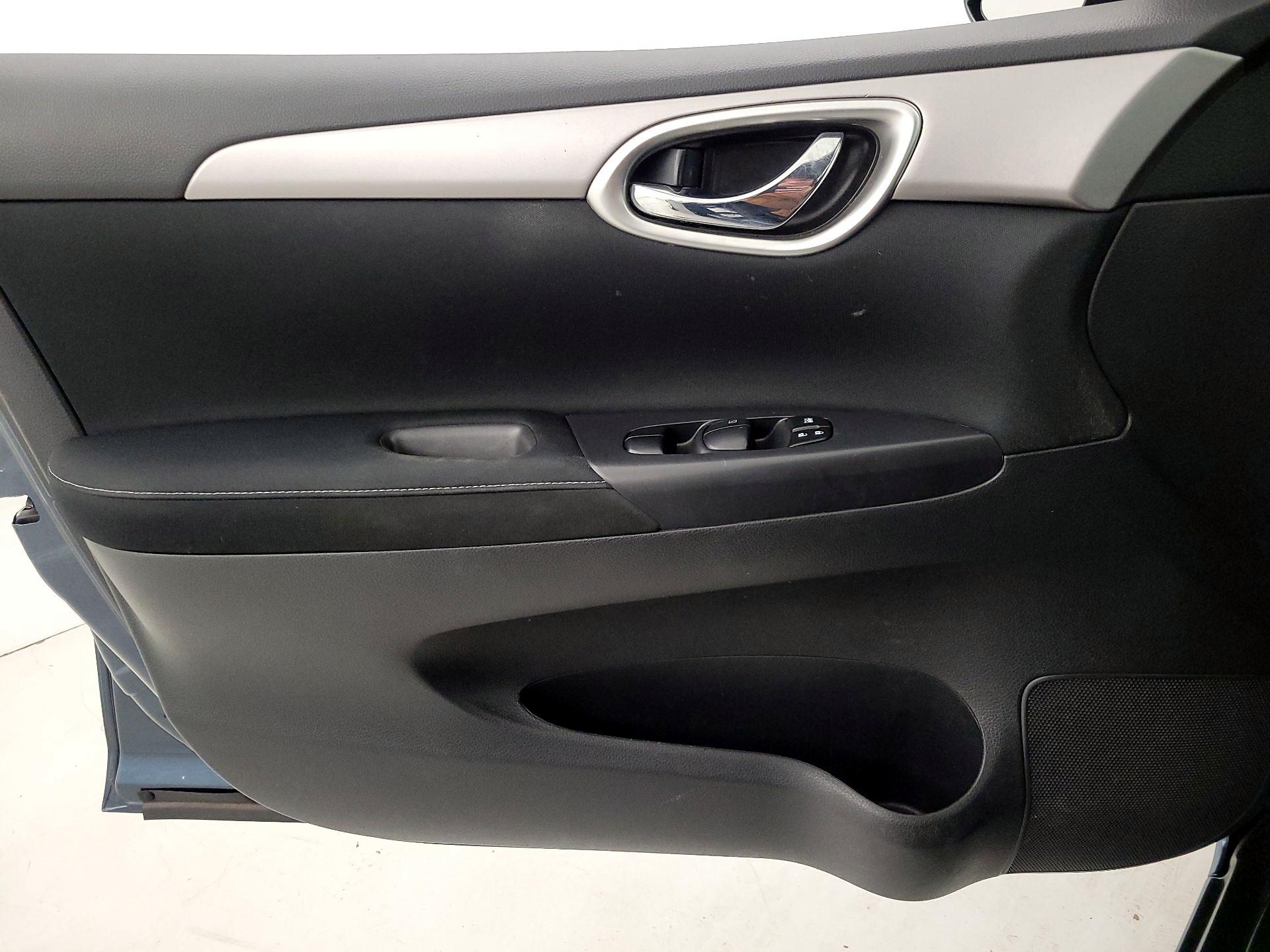 Thumbnail: 2015 Nissan Sentra - 12