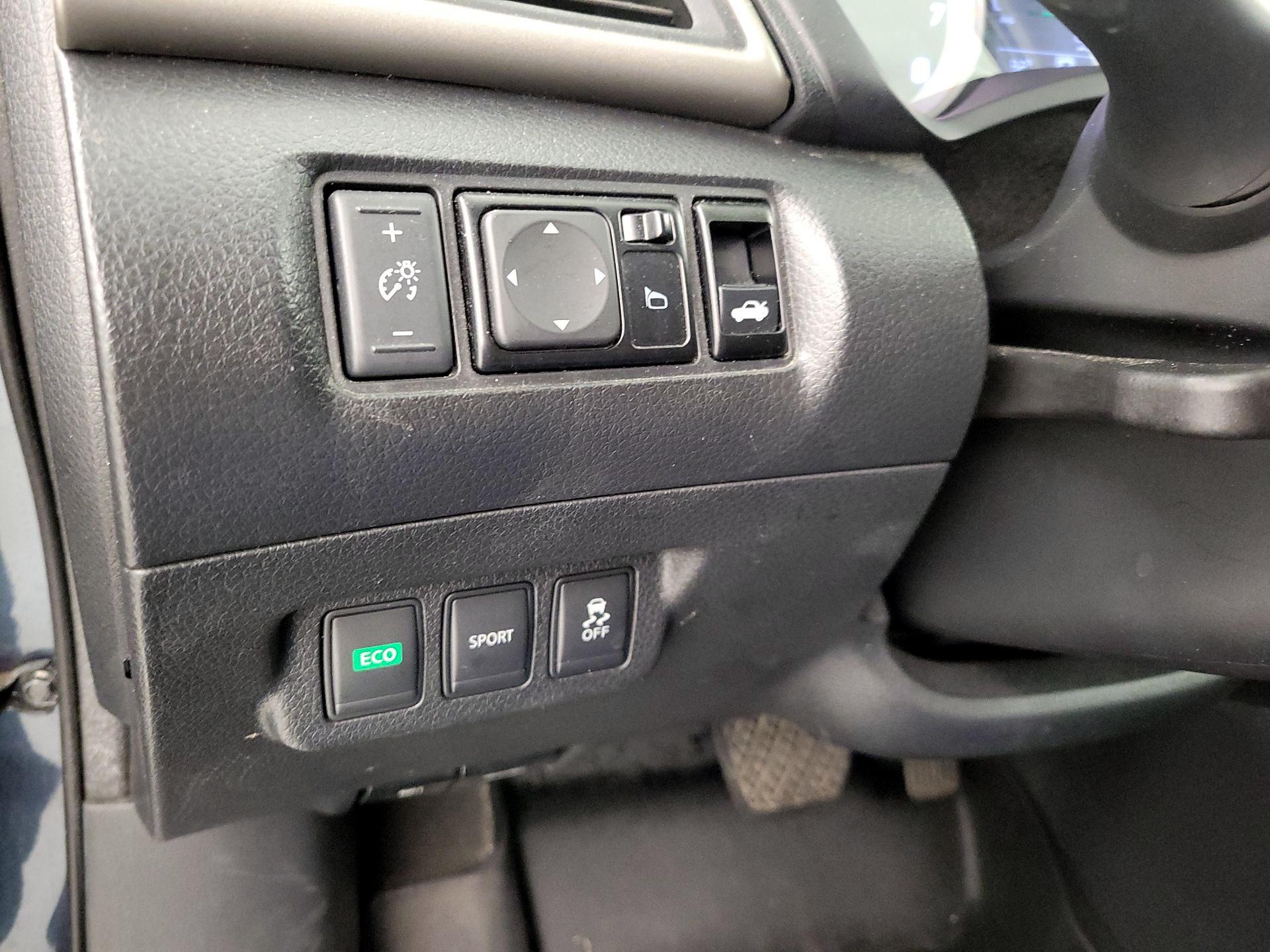 Thumbnail: 2015 Nissan Sentra - 13