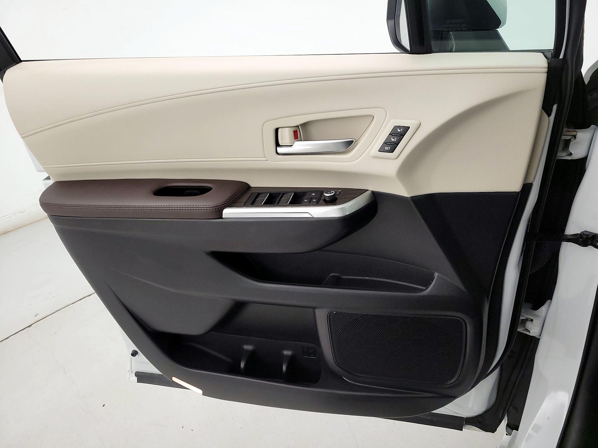 Thumbnail: 2024 Toyota Sienna - 12