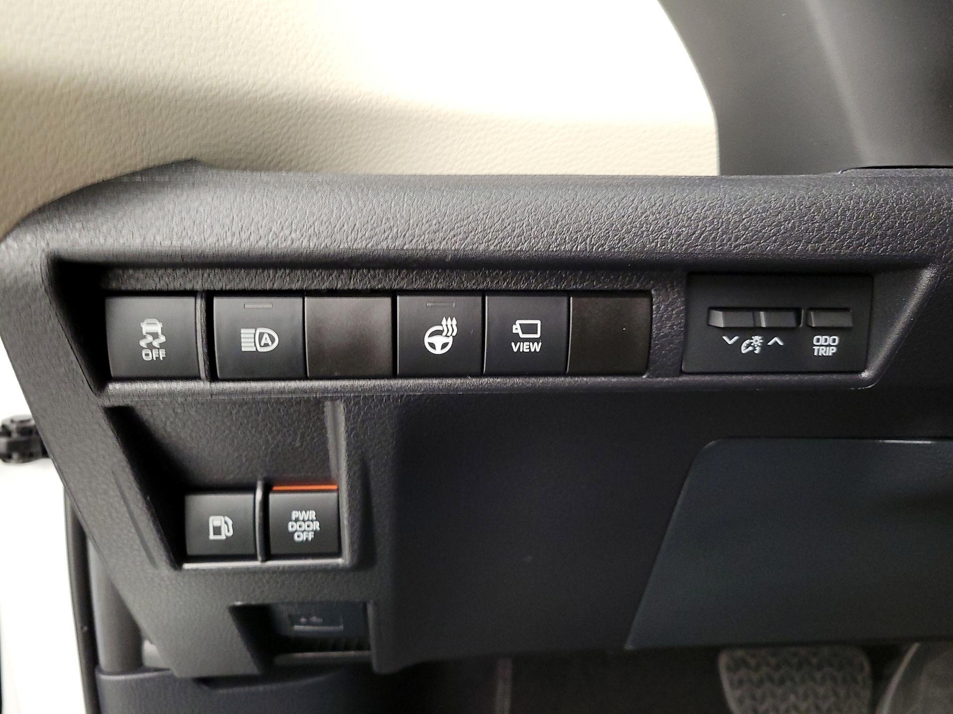 Thumbnail: 2024 Toyota Sienna - 13