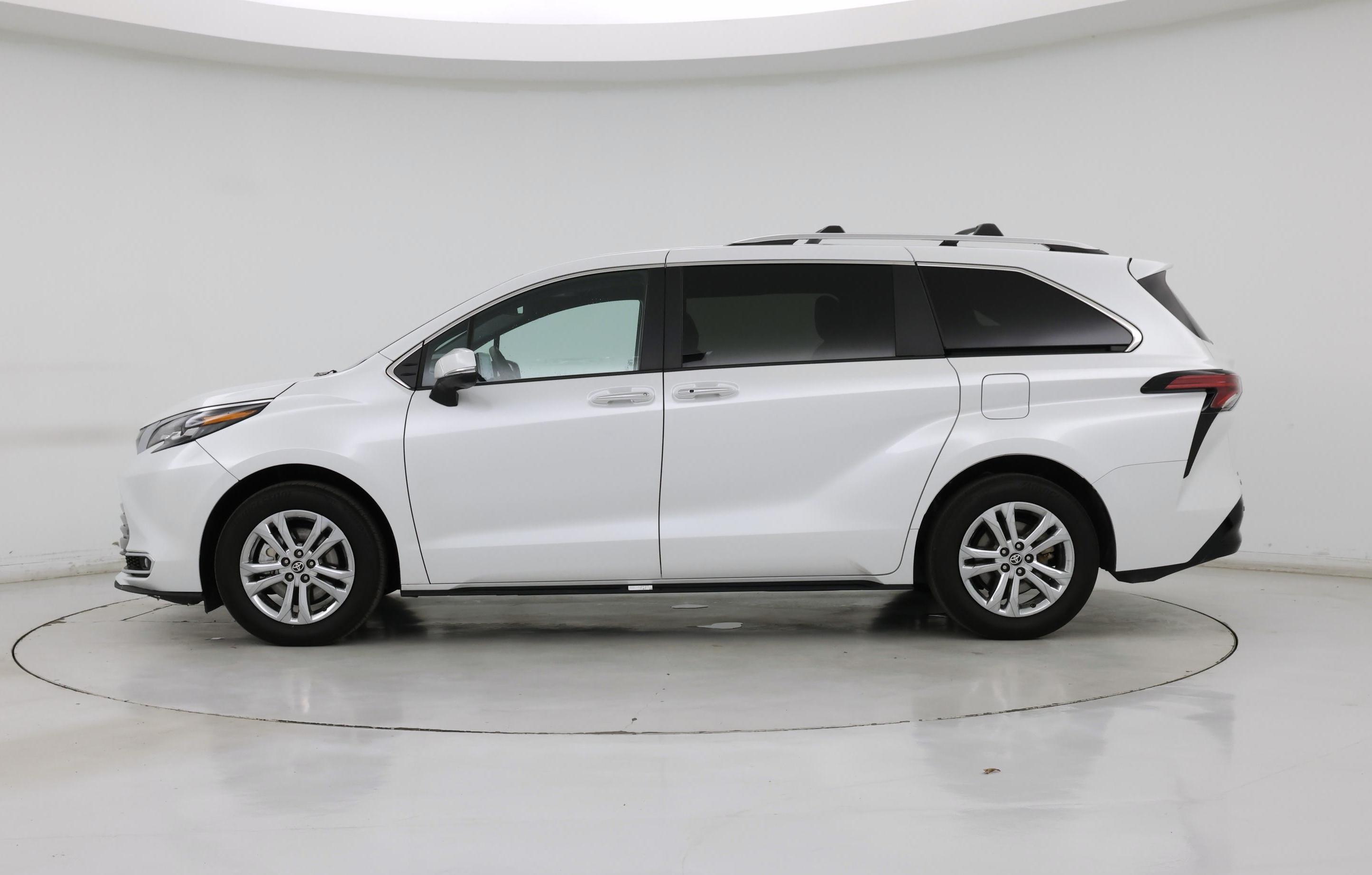 Thumbnail: 2024 Toyota Sienna - 3