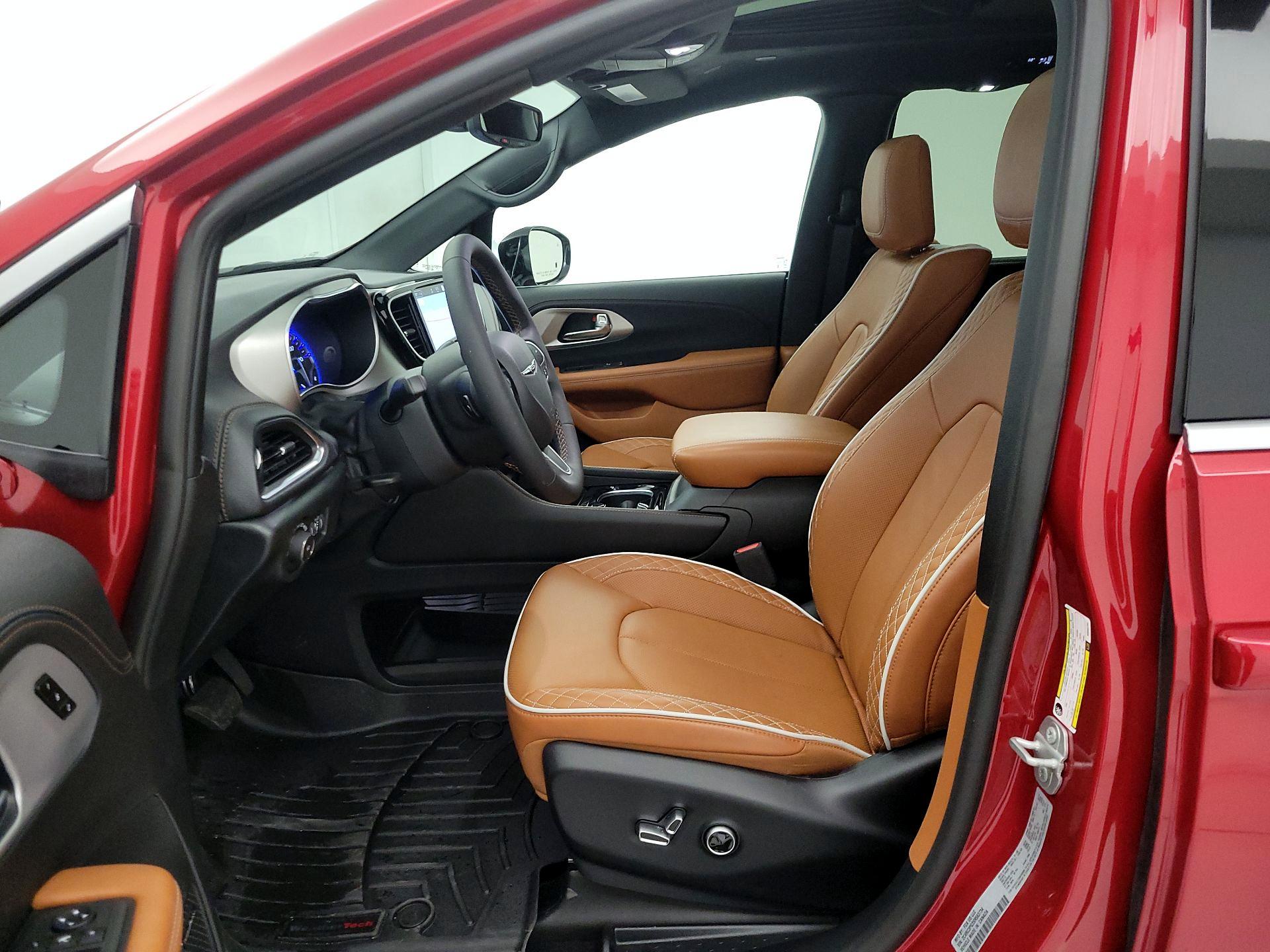 Thumbnail: 2025 Chrysler Pacifica - 11