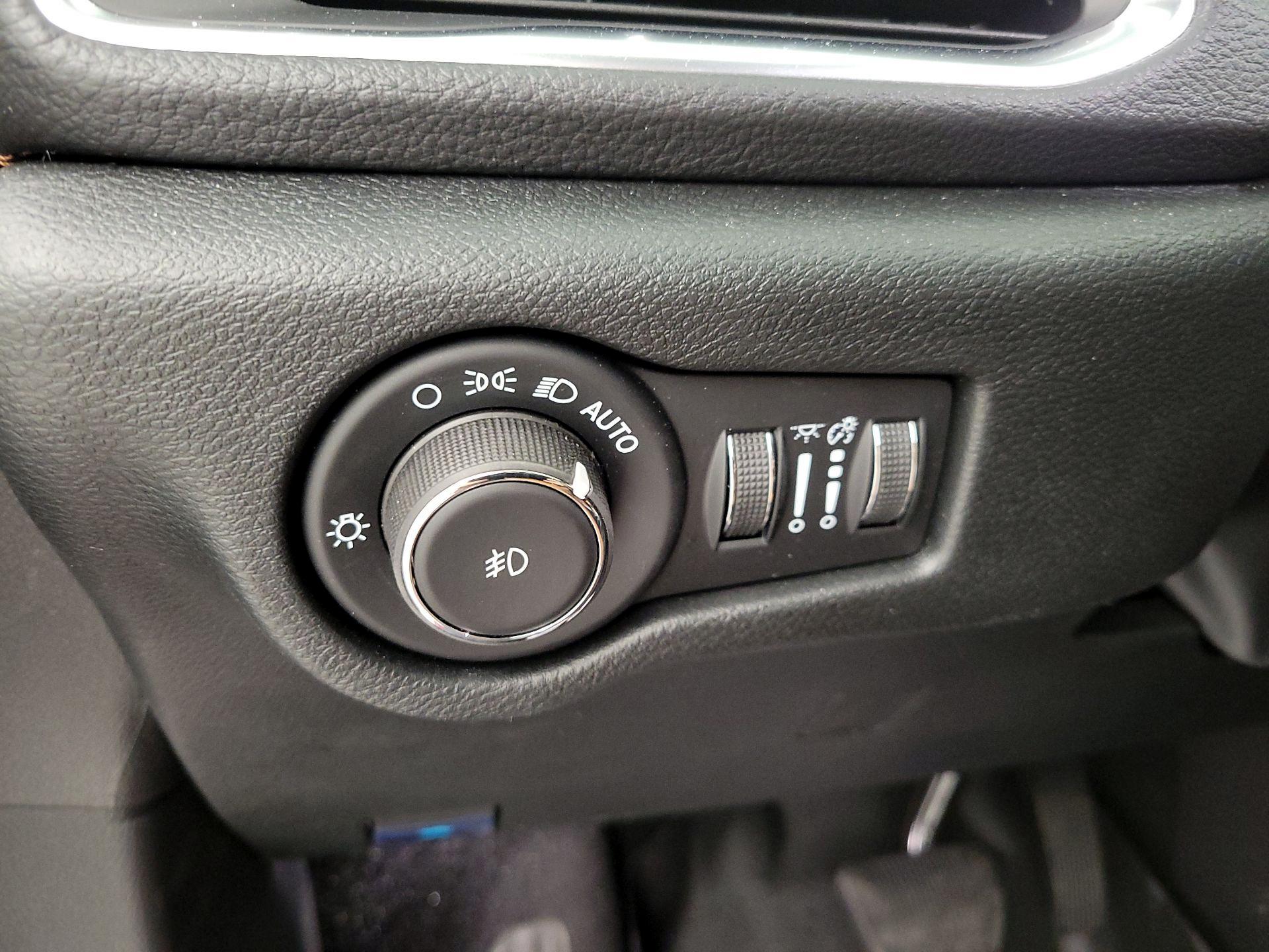 Thumbnail: 2025 Chrysler Pacifica - 13