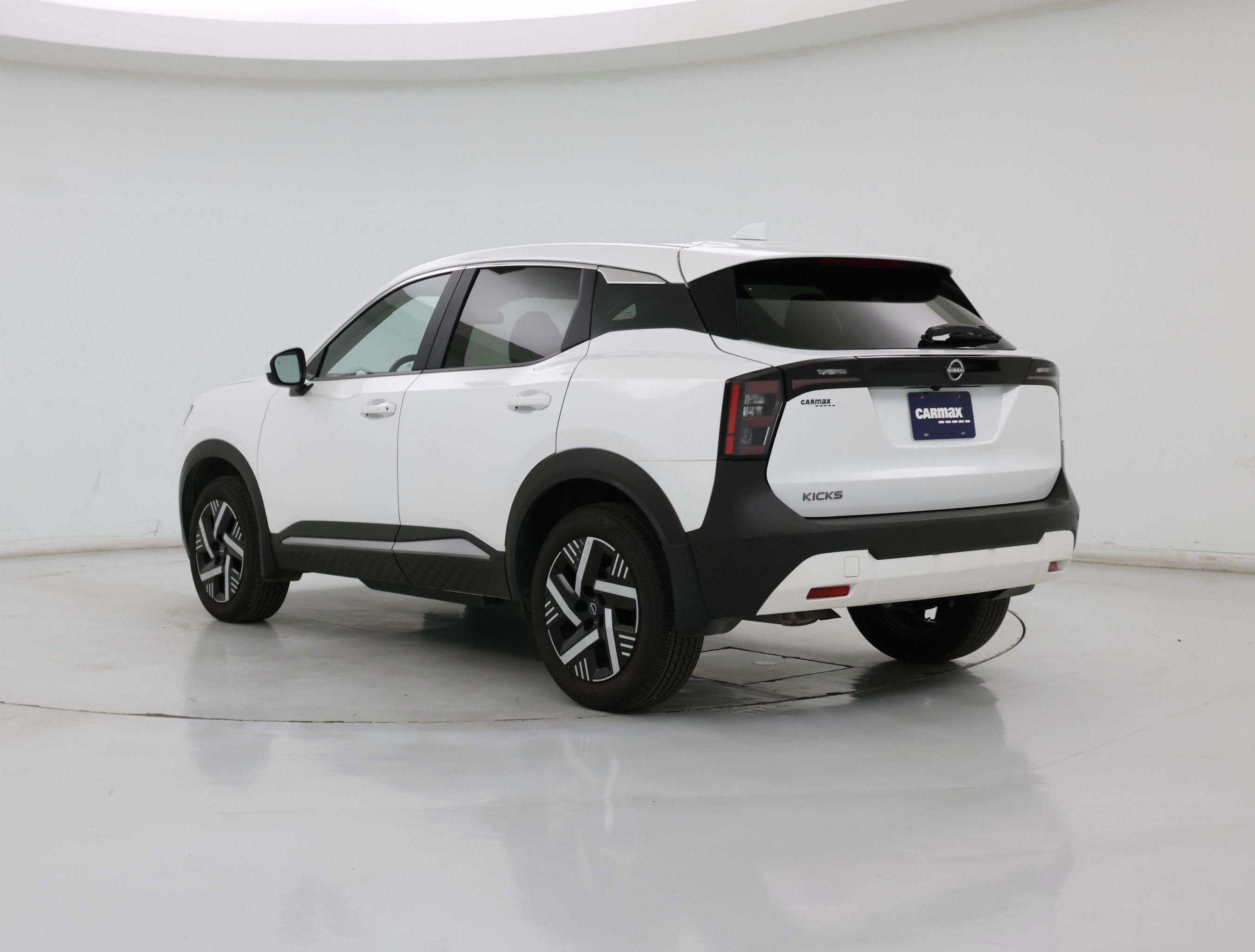 Thumbnail: 2025 Nissan Kicks - 2