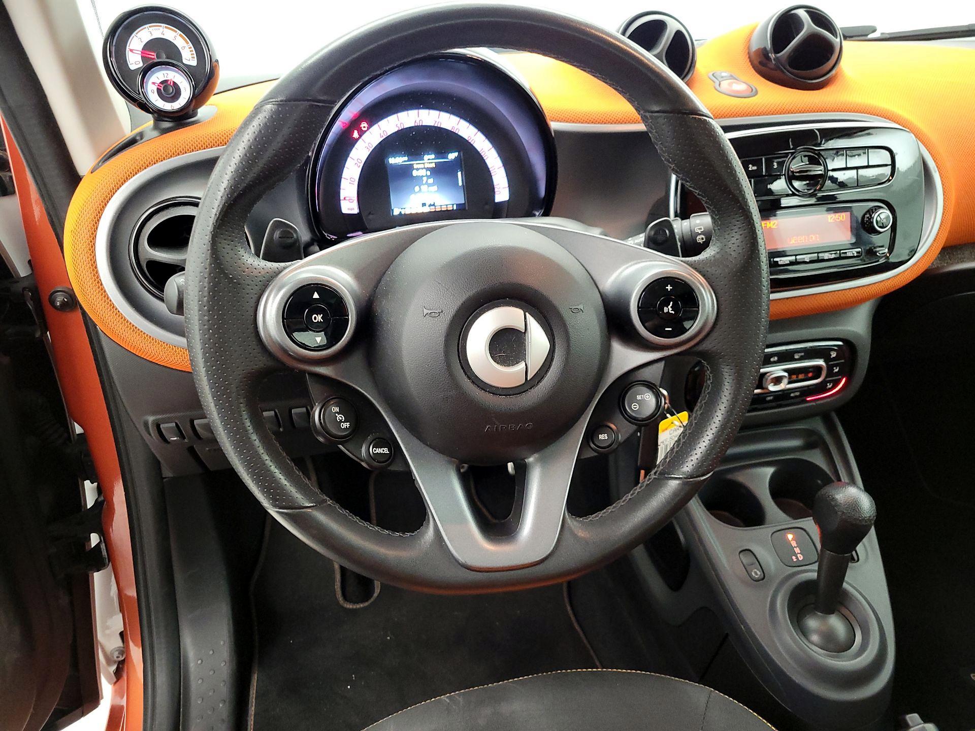 Thumbnail: 2016 smart fortwo - 10