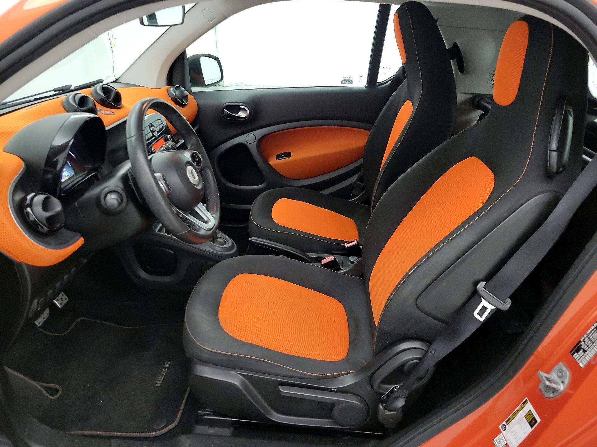 Thumbnail: 2016 smart fortwo - 11