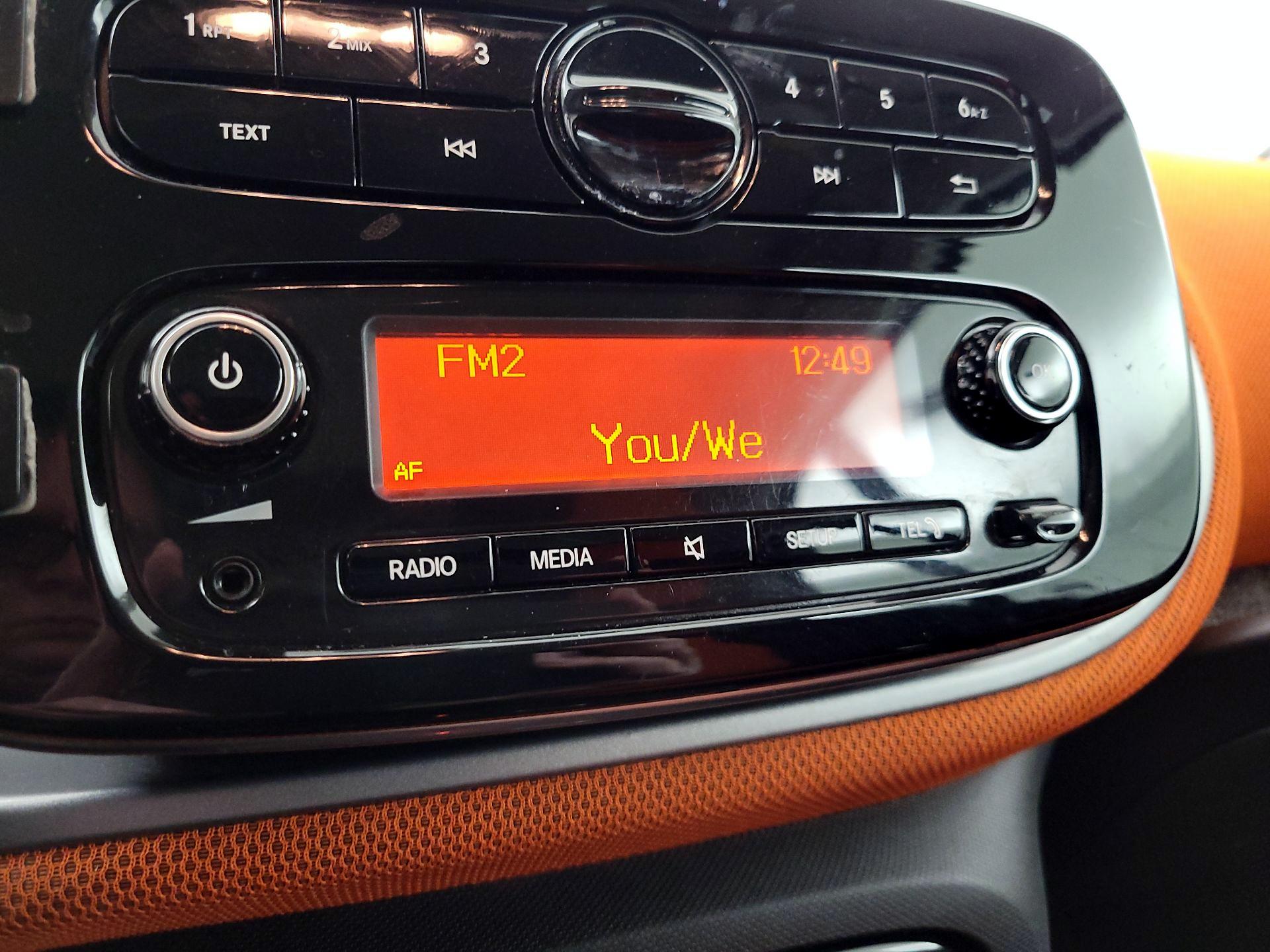 Thumbnail: 2016 smart fortwo - 13