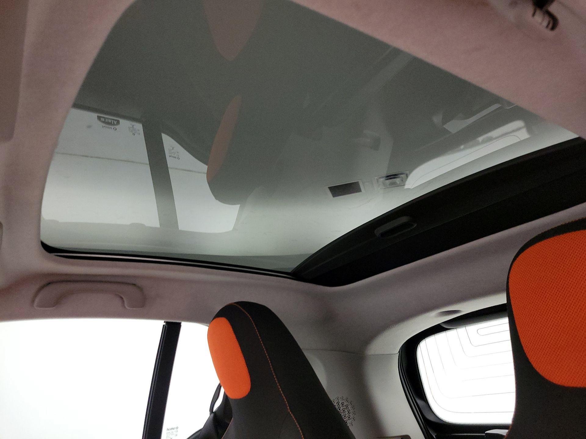 Thumbnail: 2016 smart fortwo - 17