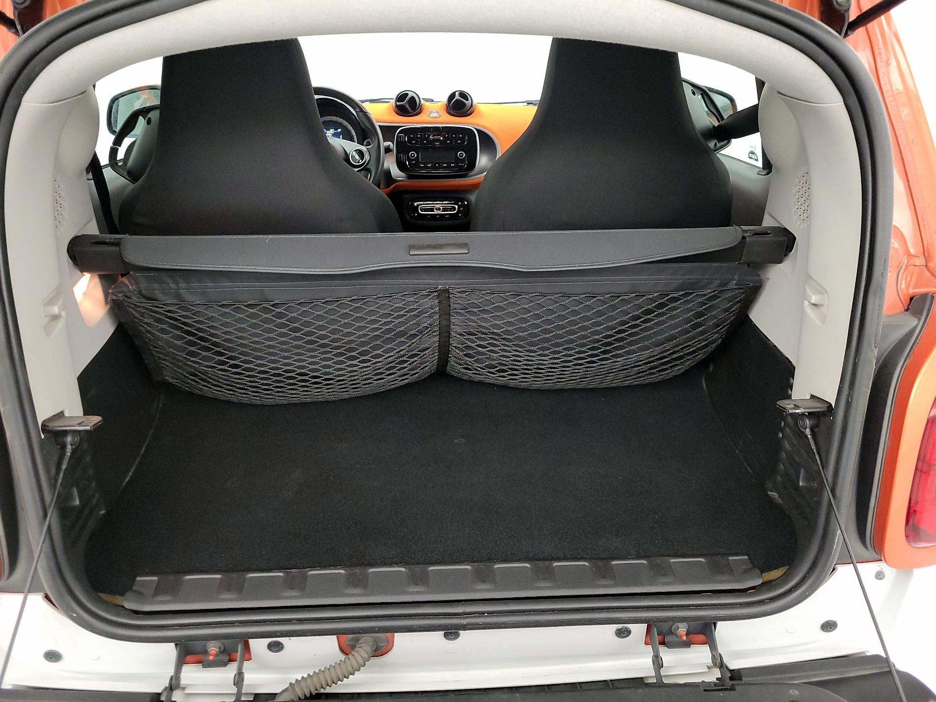 Thumbnail: 2016 smart fortwo - 18