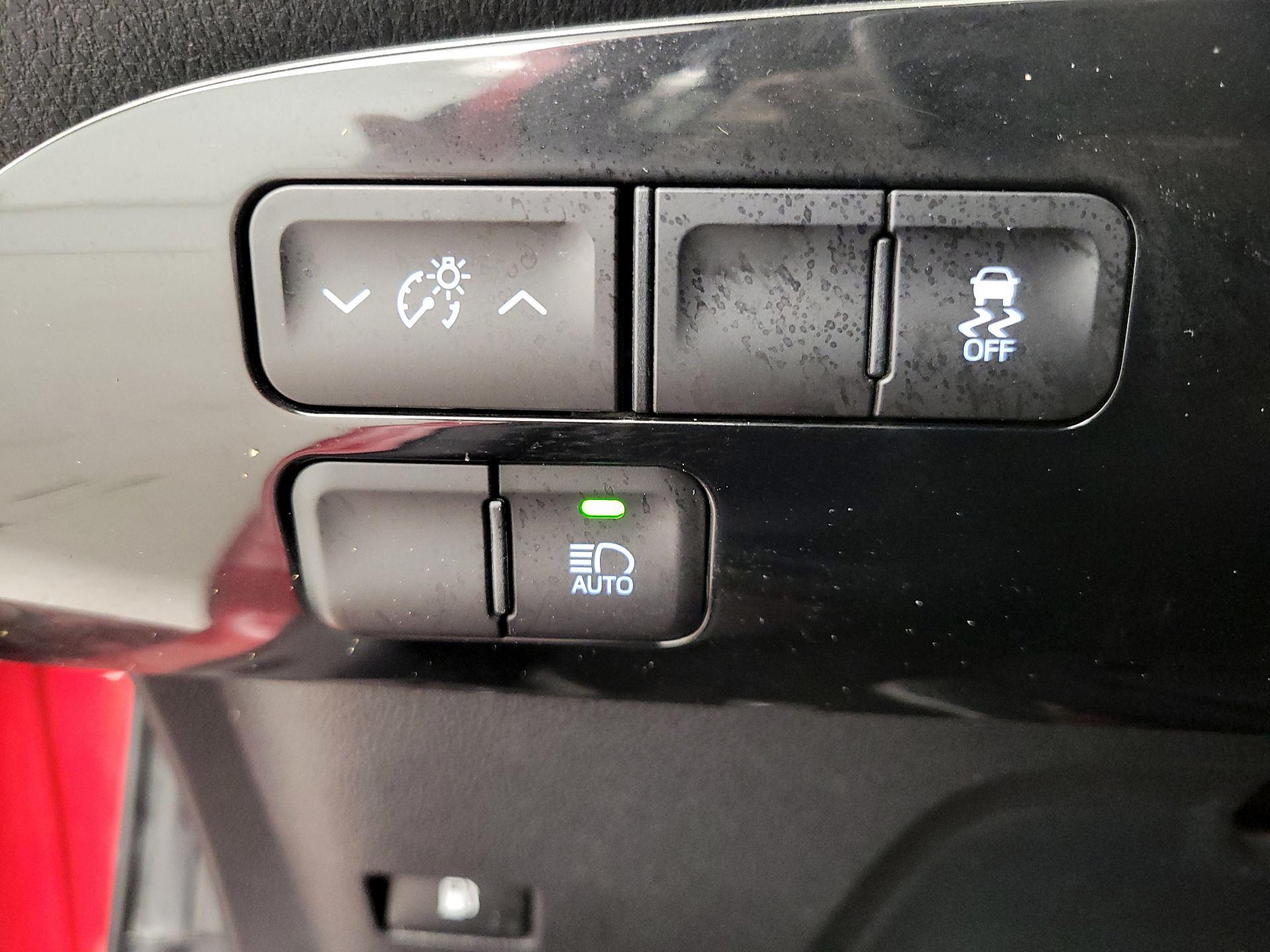 Thumbnail: 2016 Toyota Prius - 13