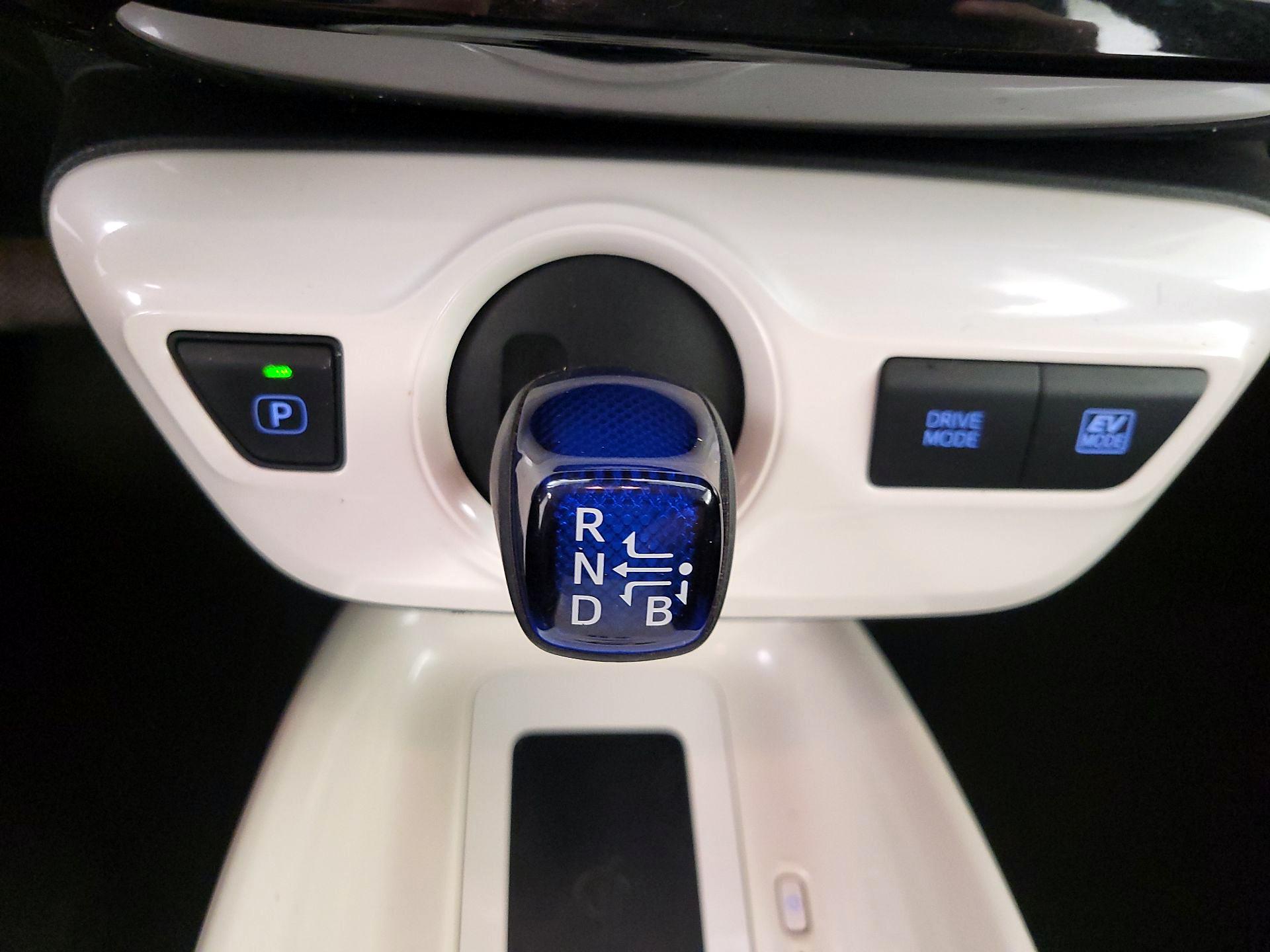 Thumbnail: 2016 Toyota Prius - 18