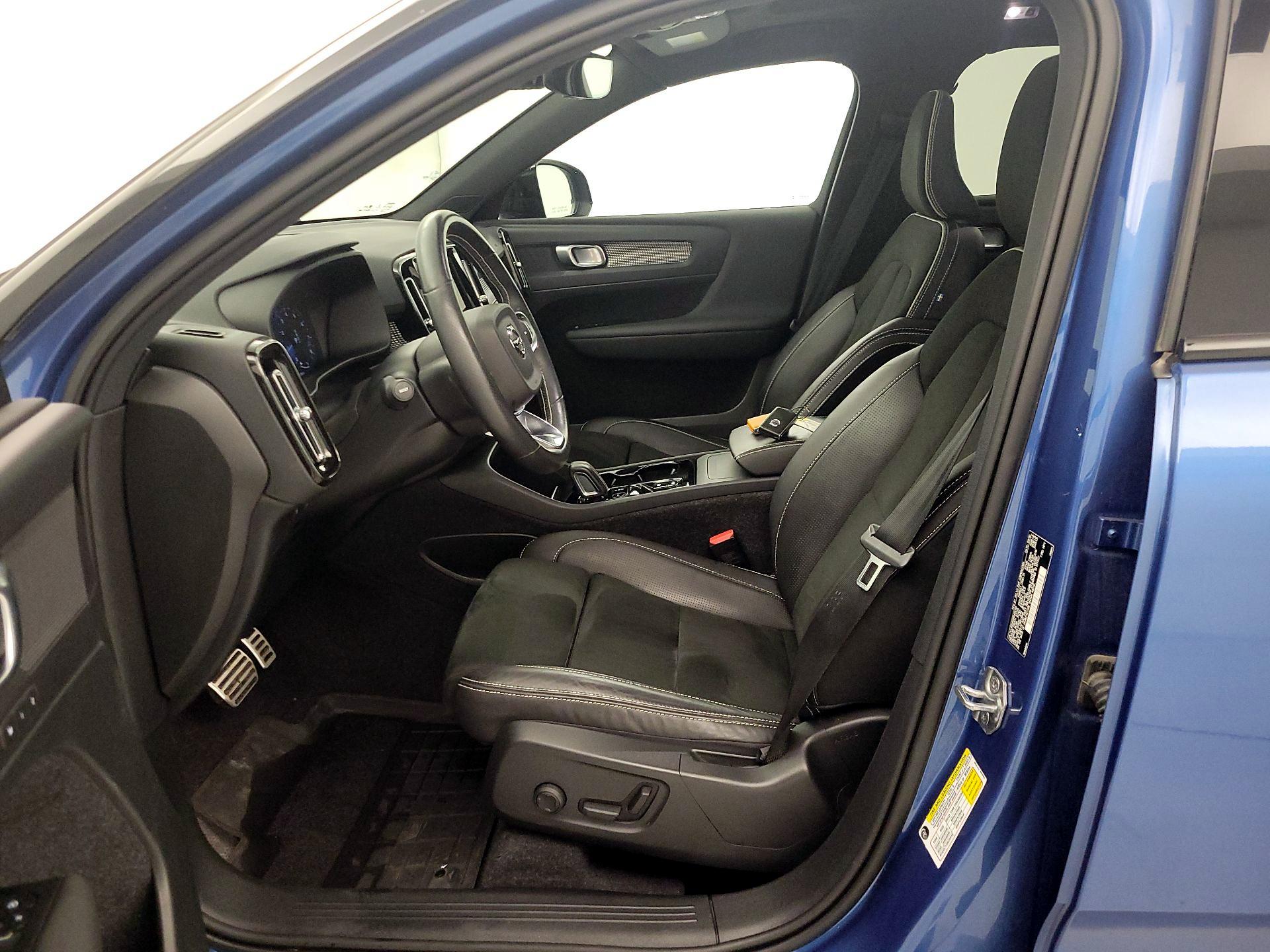 Thumbnail: 2021 Volvo XC40 - 11