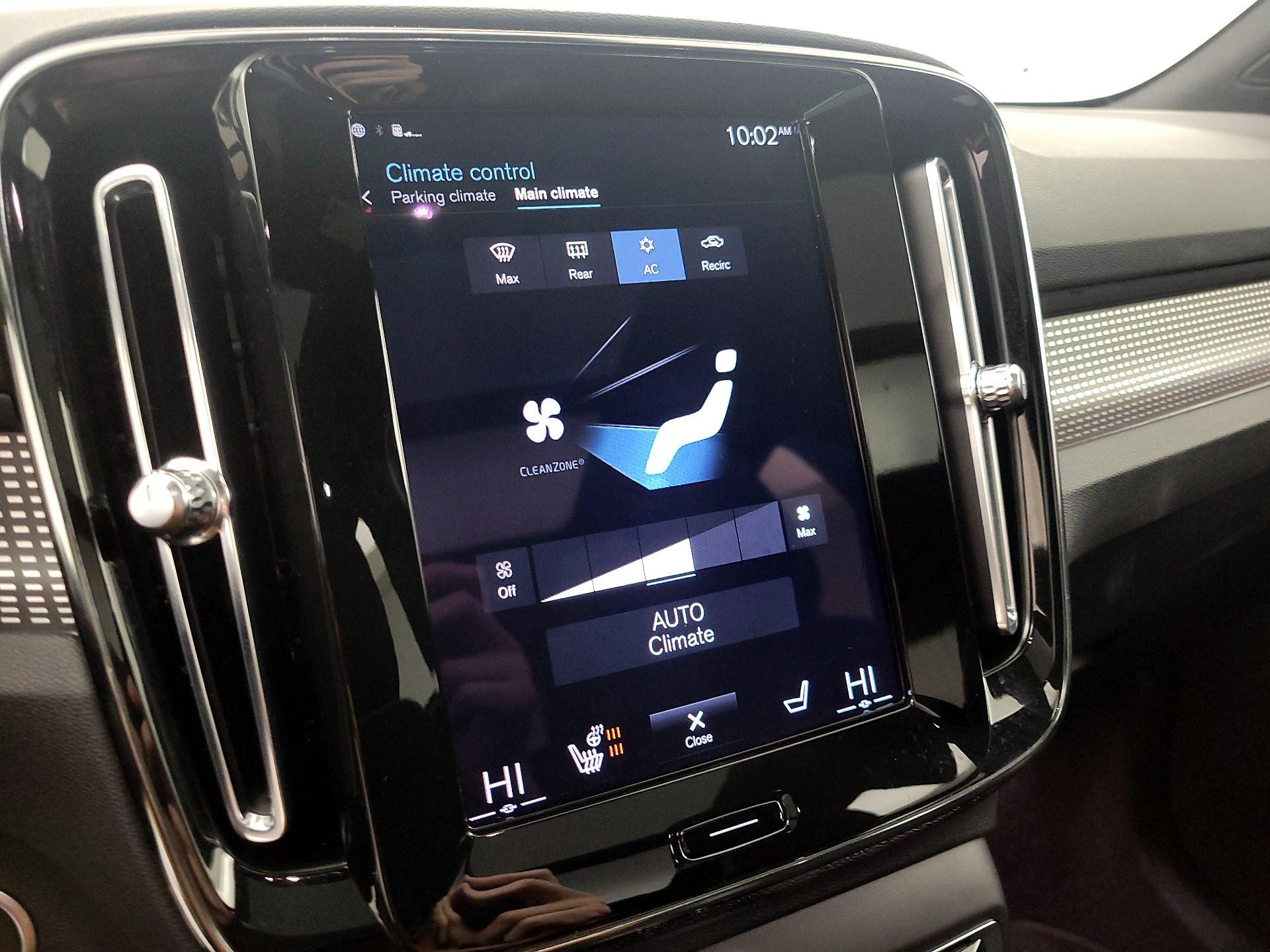 Thumbnail: 2021 Volvo XC40 - 17