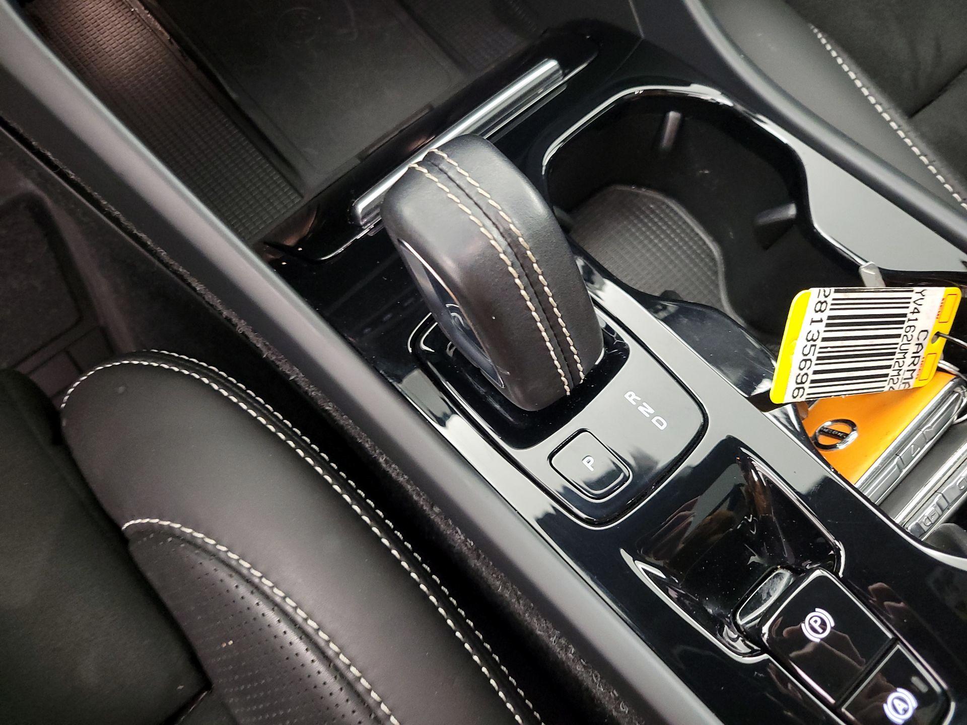 Thumbnail: 2021 Volvo XC40 - 18