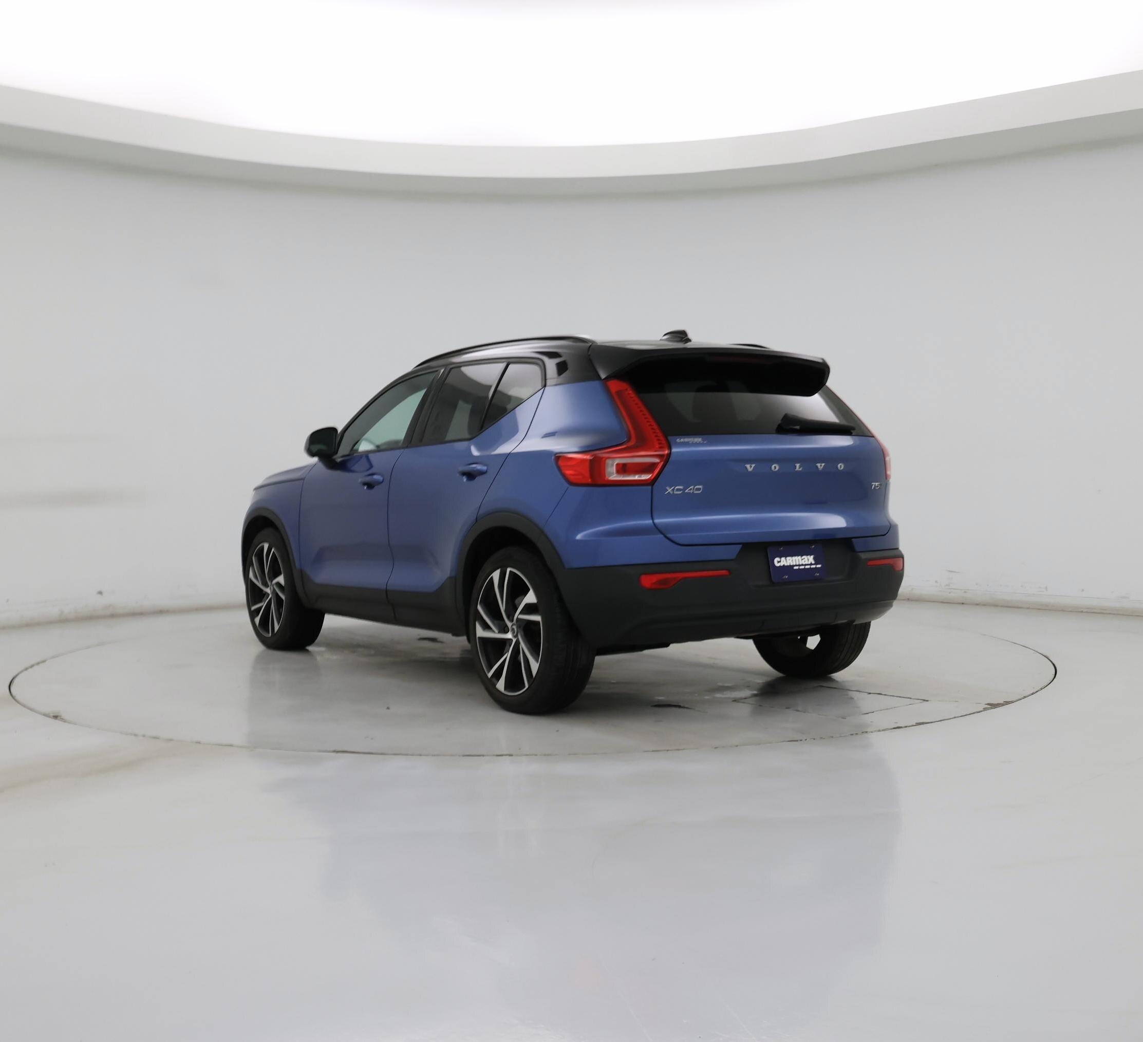 Thumbnail: 2021 Volvo XC40 - 2