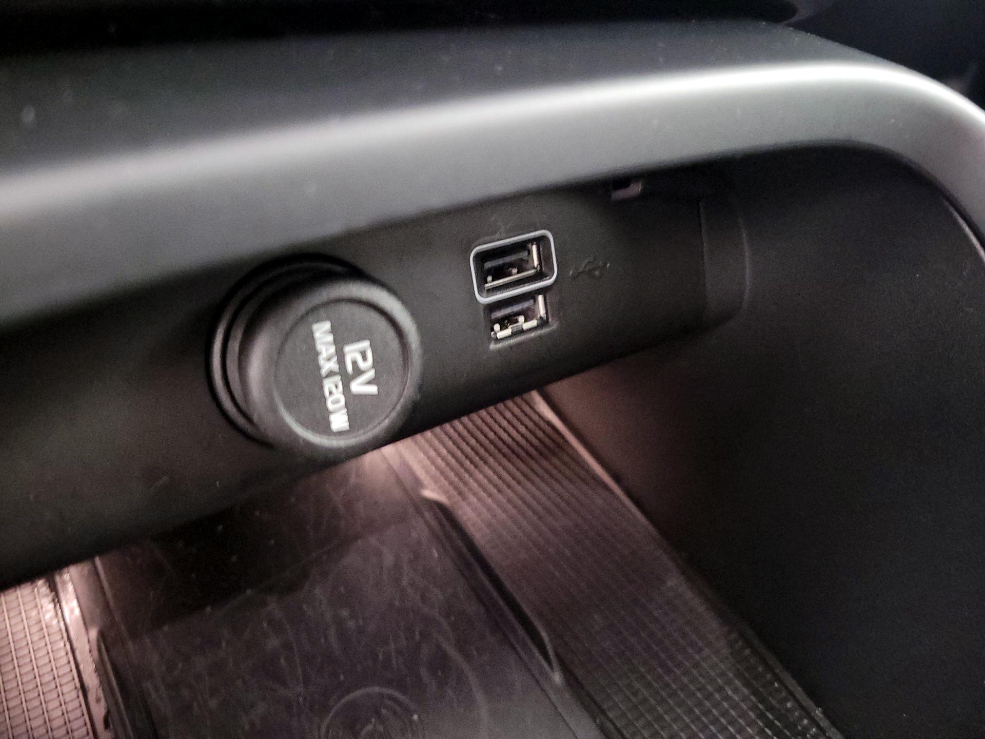 Thumbnail: 2021 Volvo XC40 - 19