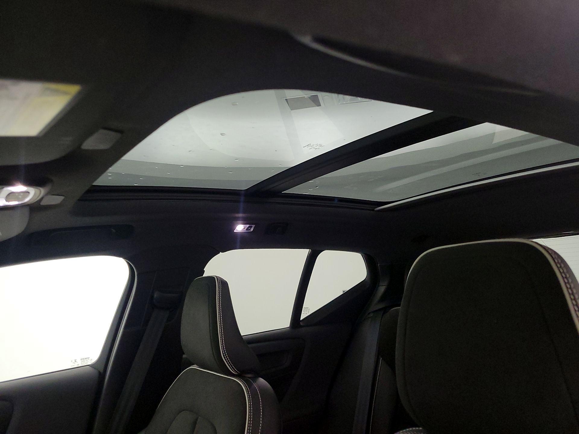 Thumbnail: 2021 Volvo XC40 - 20