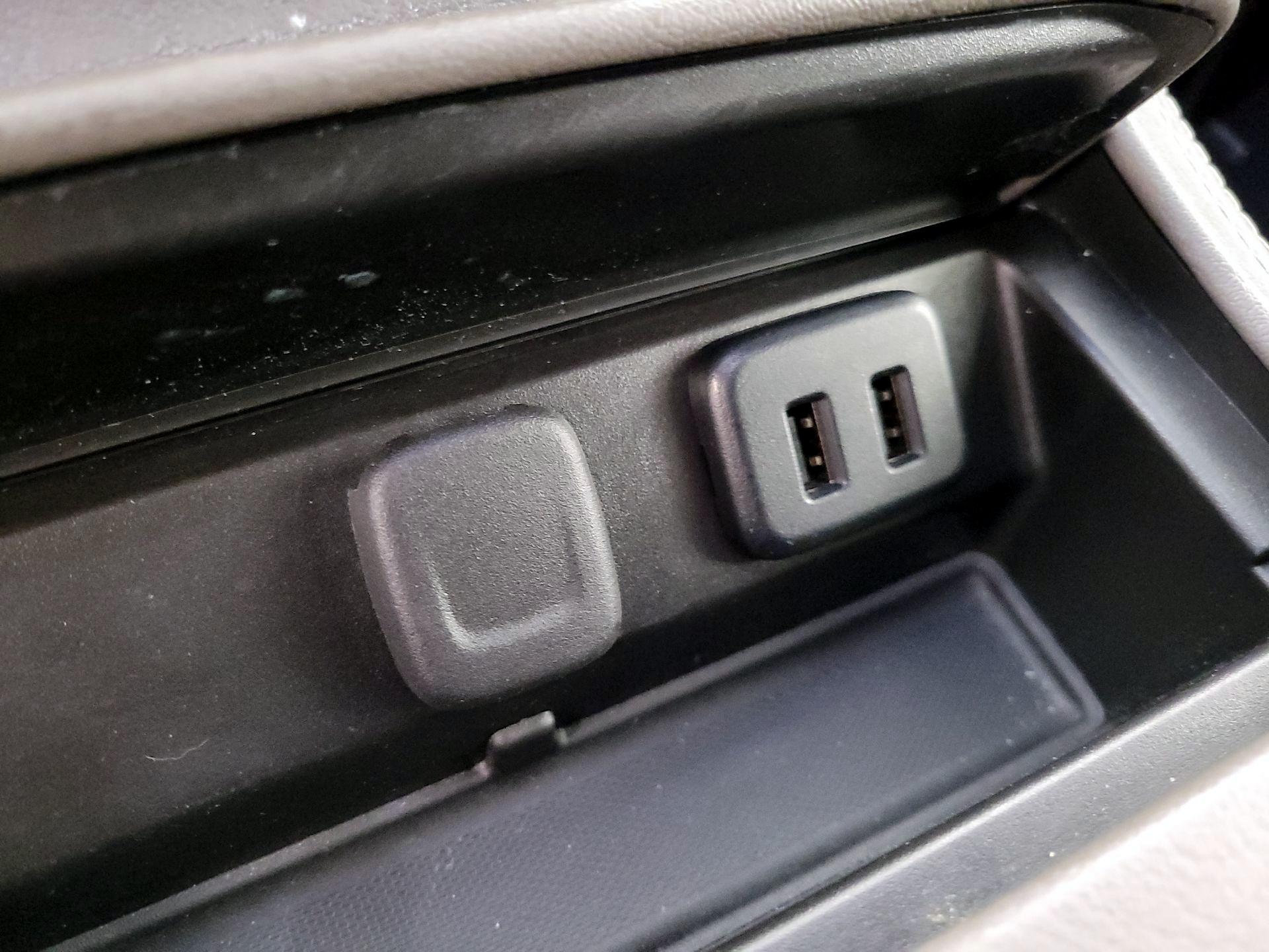 Thumbnail: 2016 GMC Yukon XL - 18