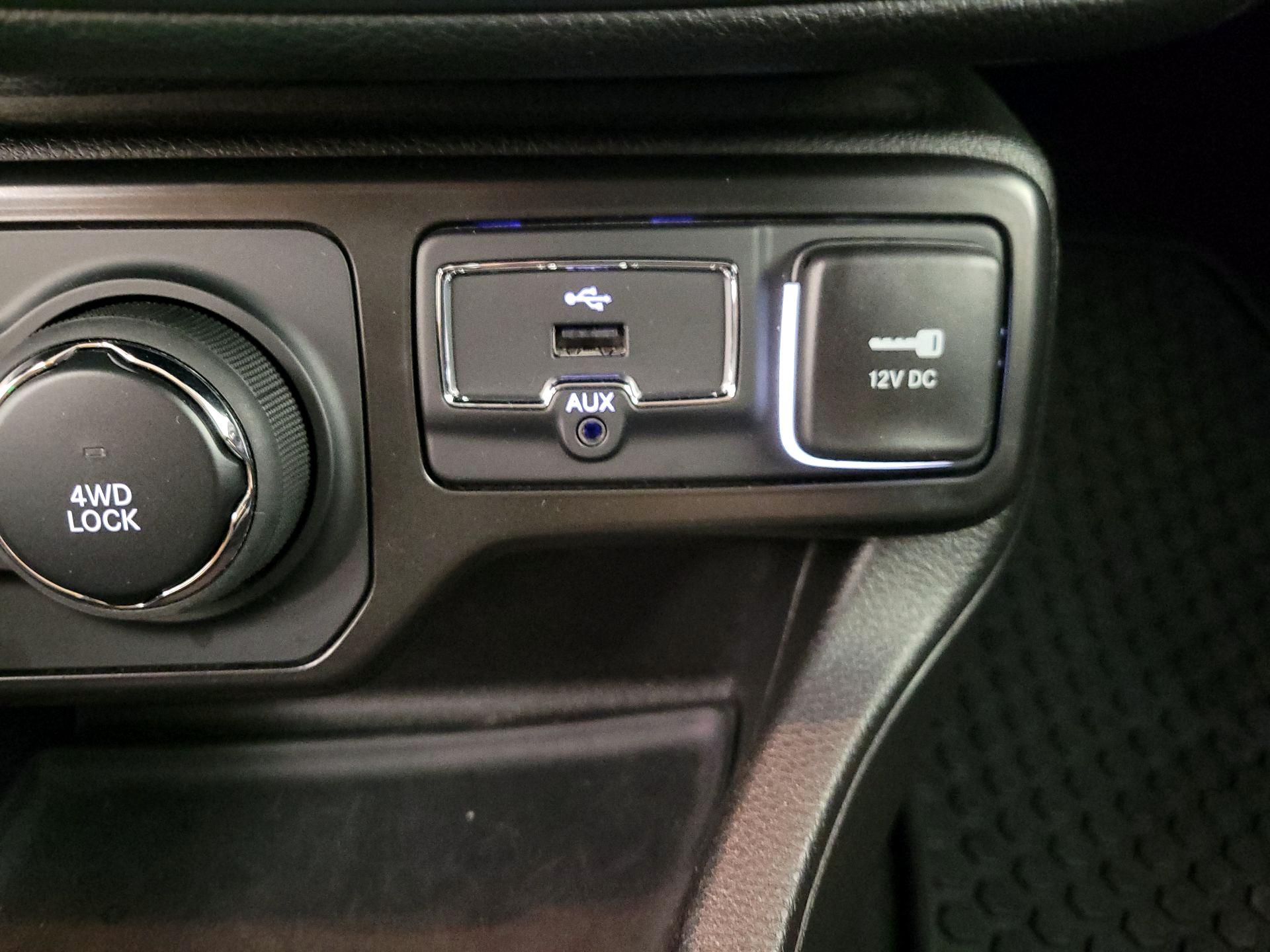 Thumbnail: 2023 Jeep Renegade - 19