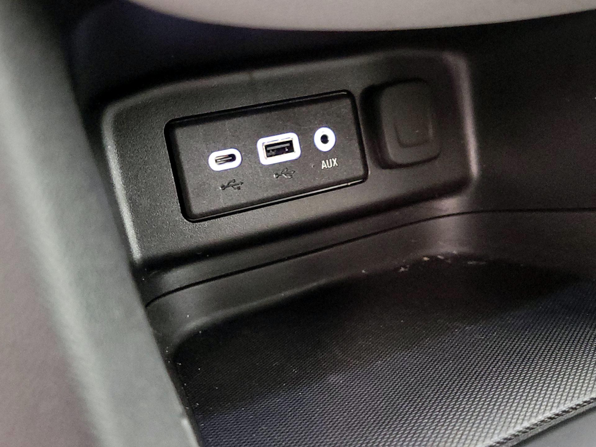 Thumbnail: 2022 Chevrolet Equinox - 18