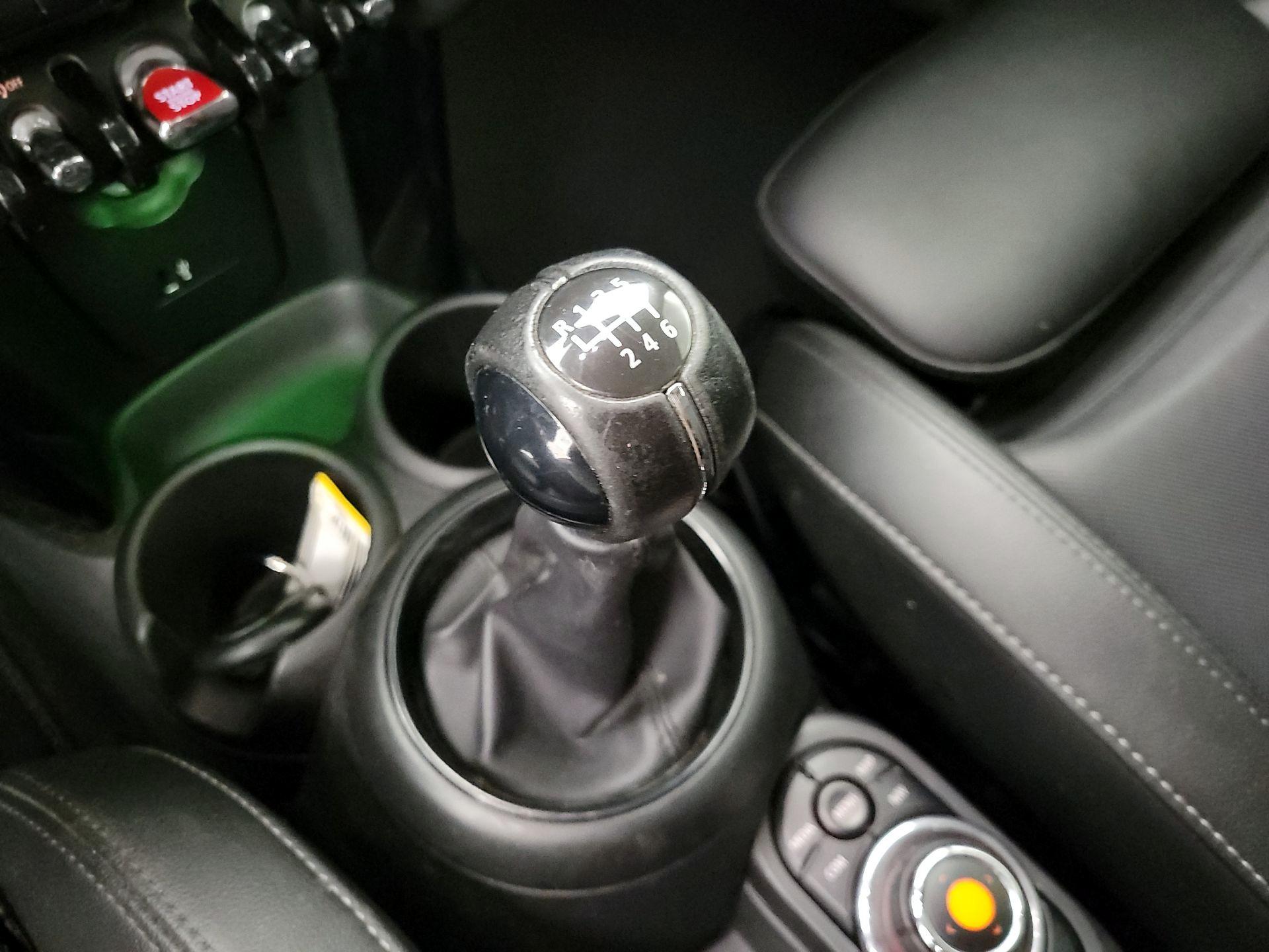 Thumbnail: 2021 MINI Cooper Hardtop - 17