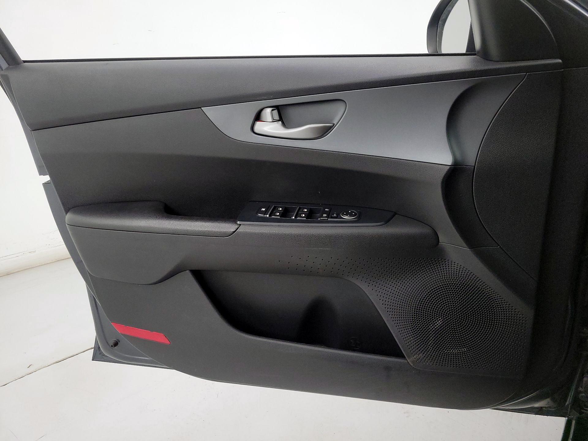 Thumbnail: 2021 Kia Forte - 12