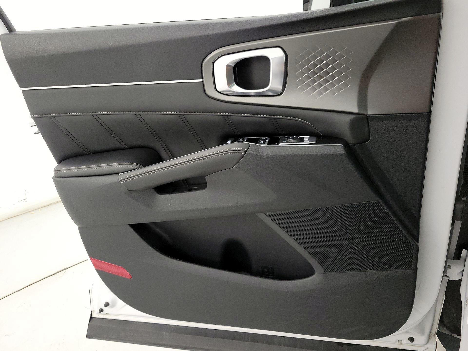 Thumbnail: 2022 Kia Sorento - 12