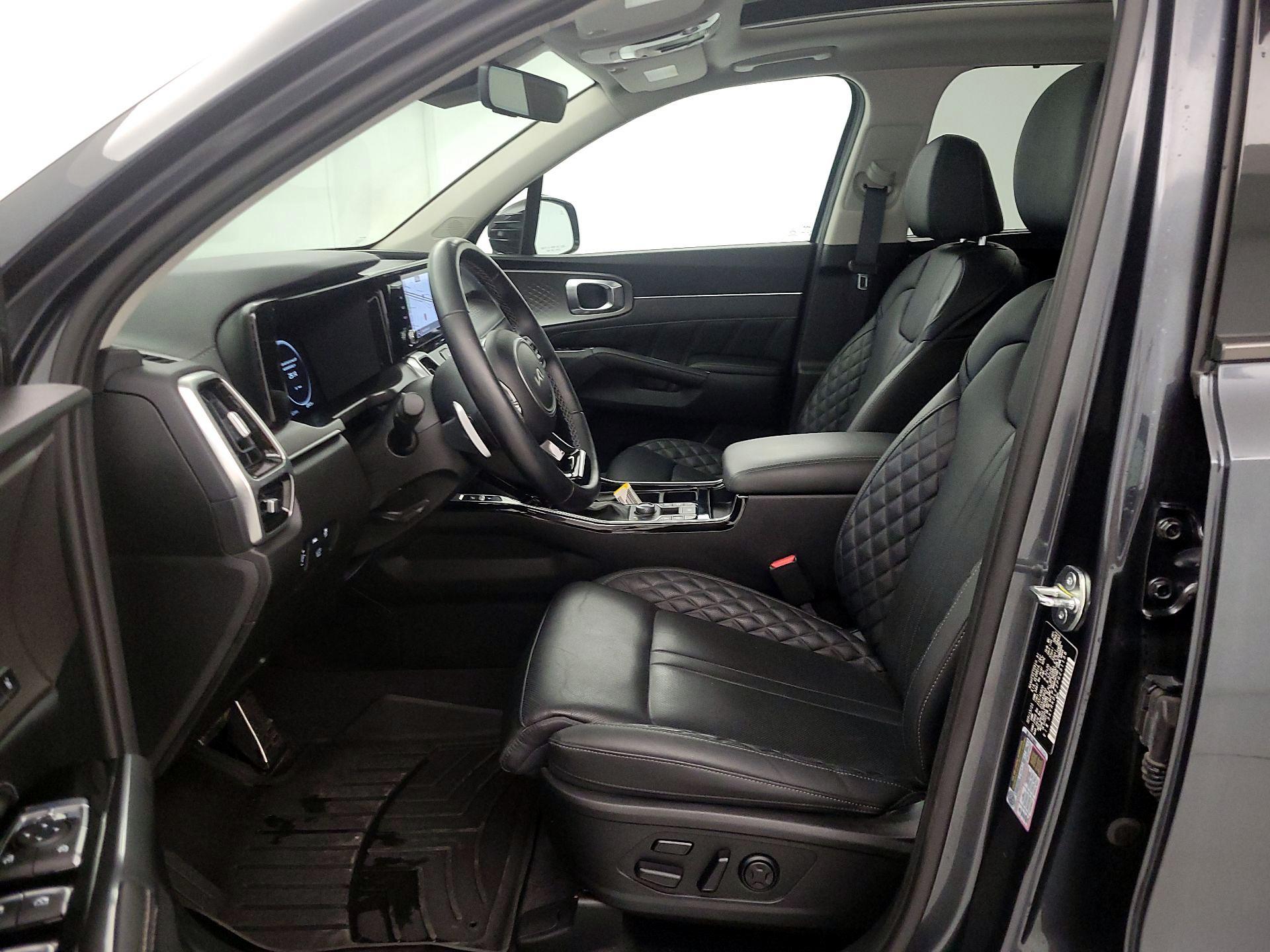 Thumbnail: 2023 Kia Sorento - 11