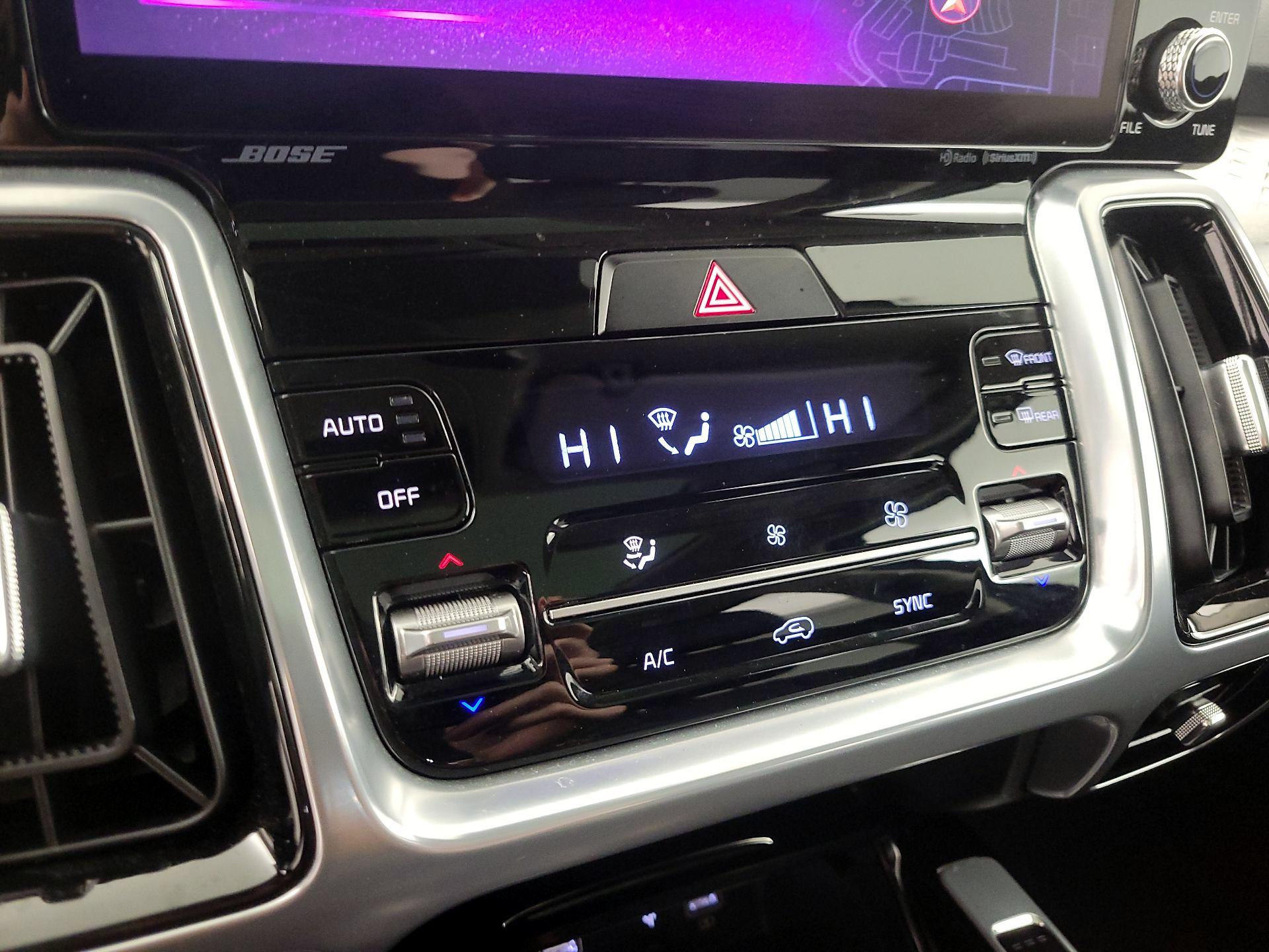 Thumbnail: 2023 Kia Sorento - 17